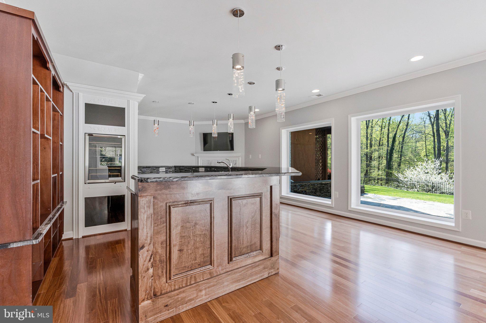 WOODSIDE ESTATES - Residential