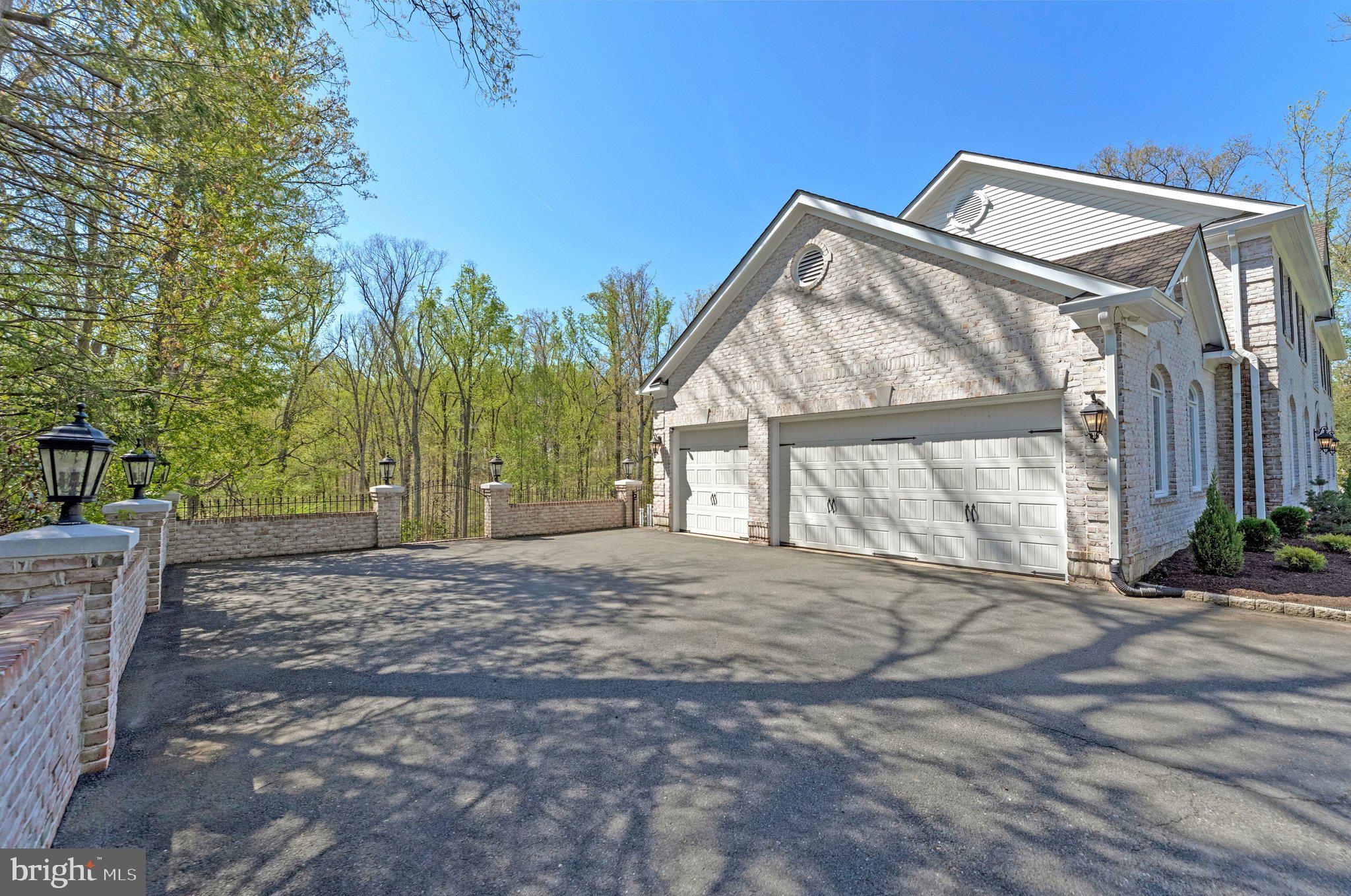 WOODSIDE ESTATES - Residential