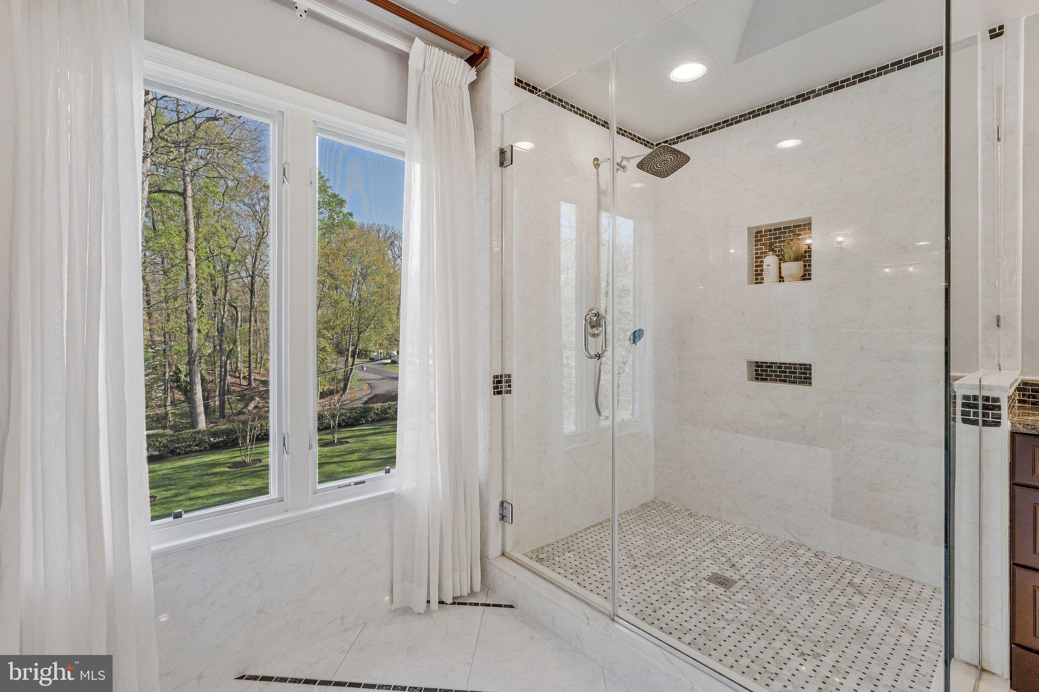 WOODSIDE ESTATES - Residential
