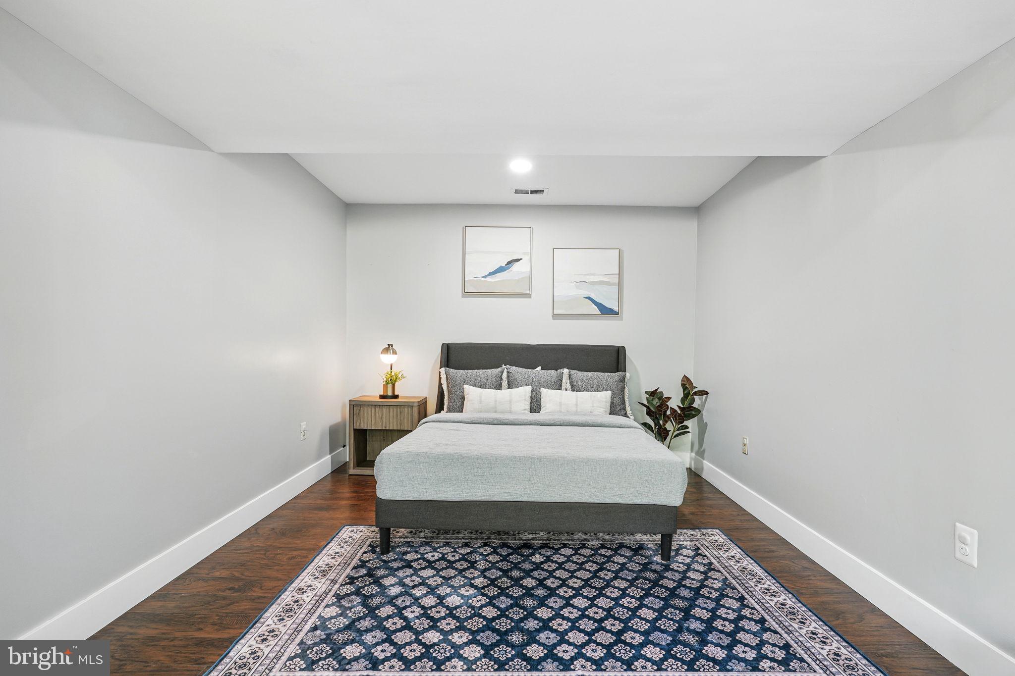 NEWPORT - Residential