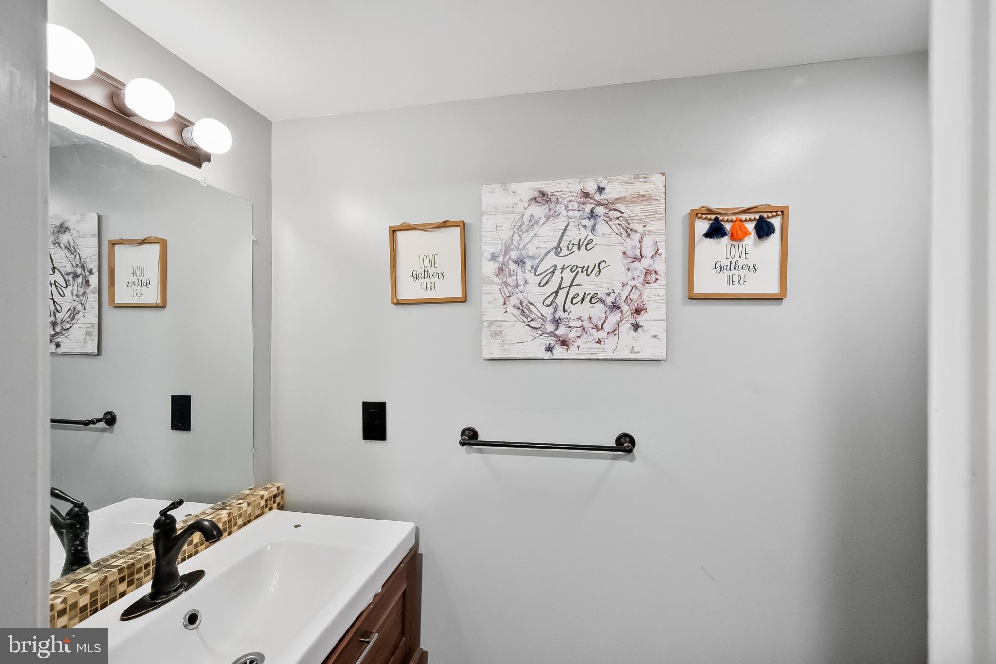 GEORGETOWN SQUARE - Residential