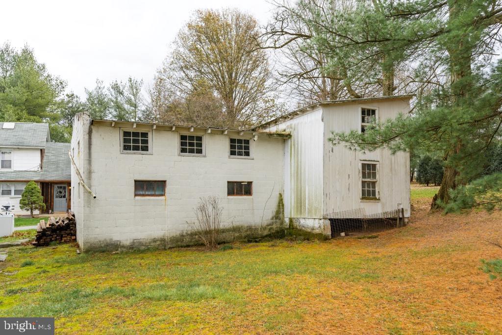 BRECKNOCK TOWNSHIP - Farm