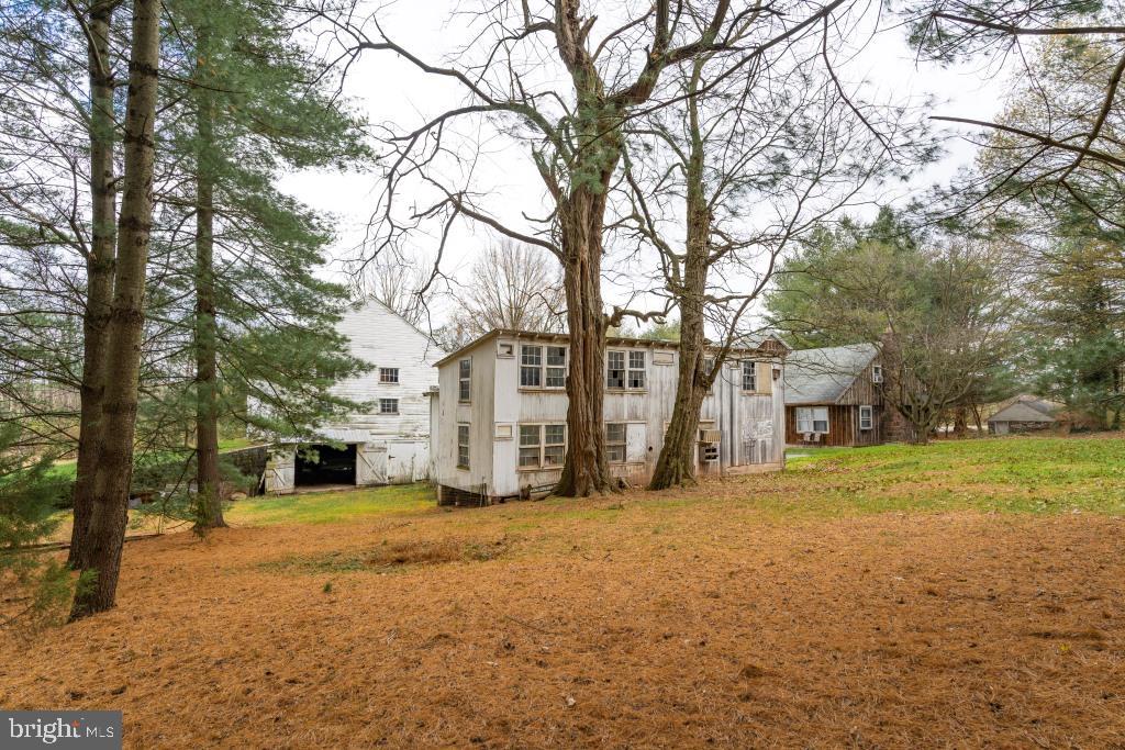BRECKNOCK TOWNSHIP - Farm
