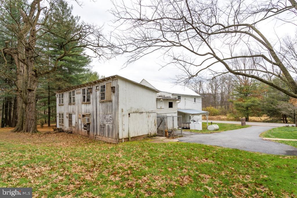 BRECKNOCK TOWNSHIP - Farm
