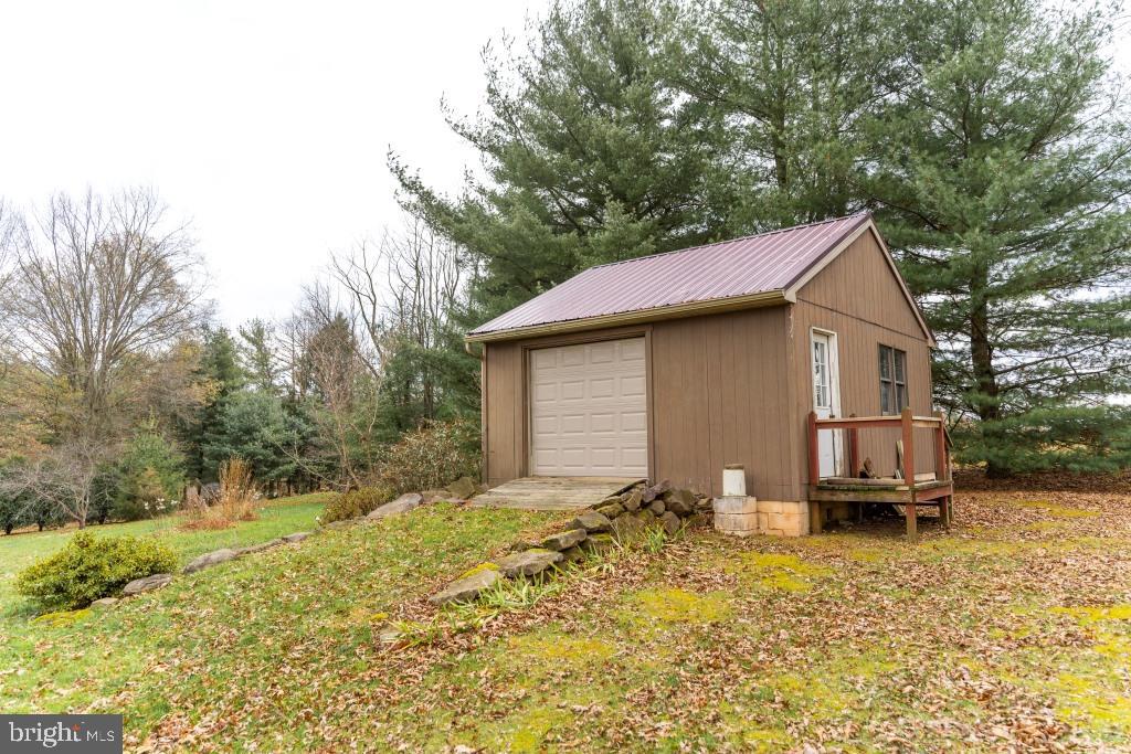 BRECKNOCK TOWNSHIP - Farm