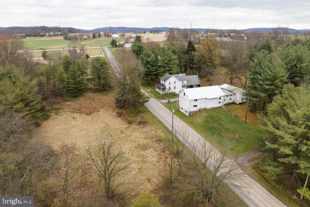 BRECKNOCK TOWNSHIP - Farm