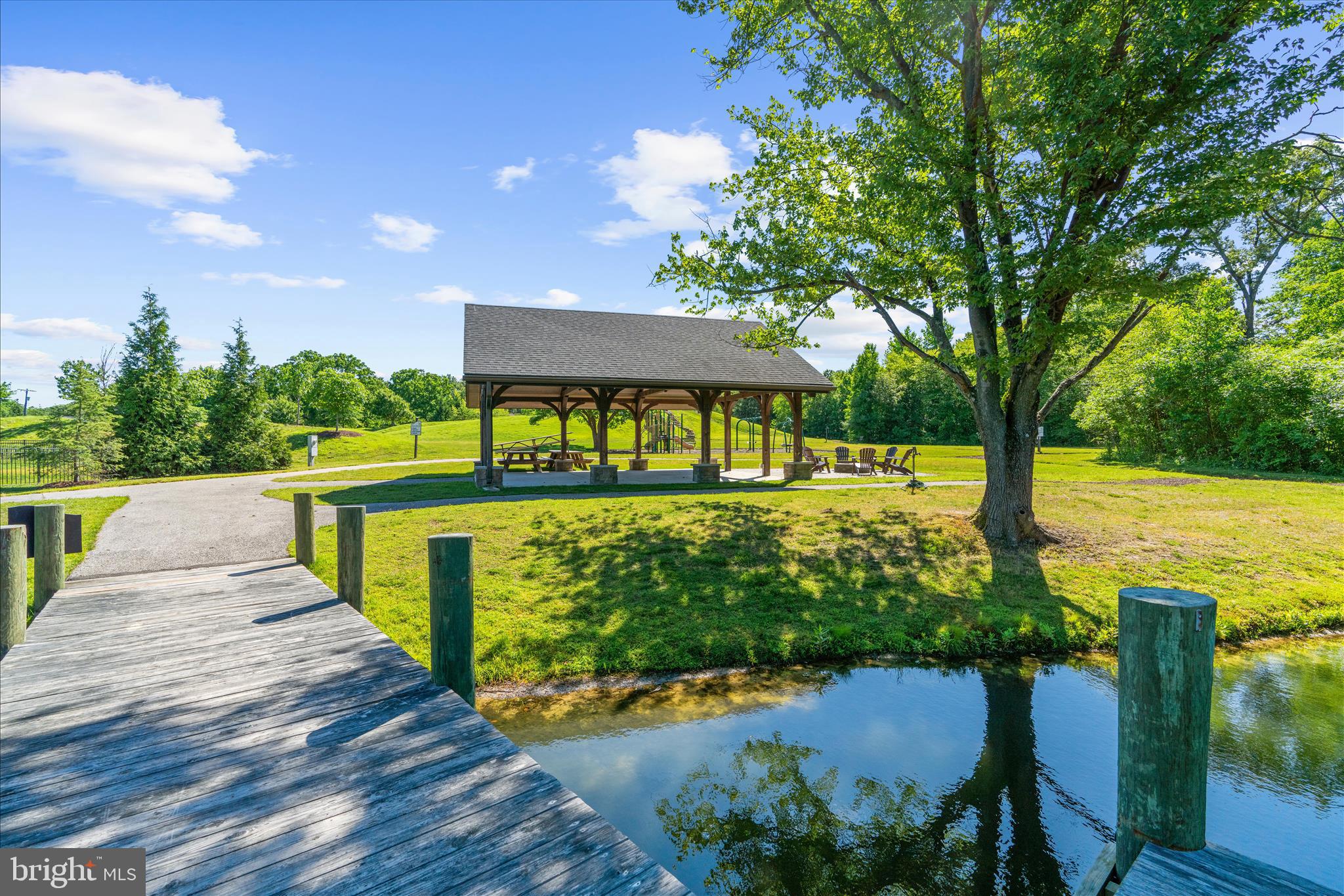 PONDVIEW - Residential
