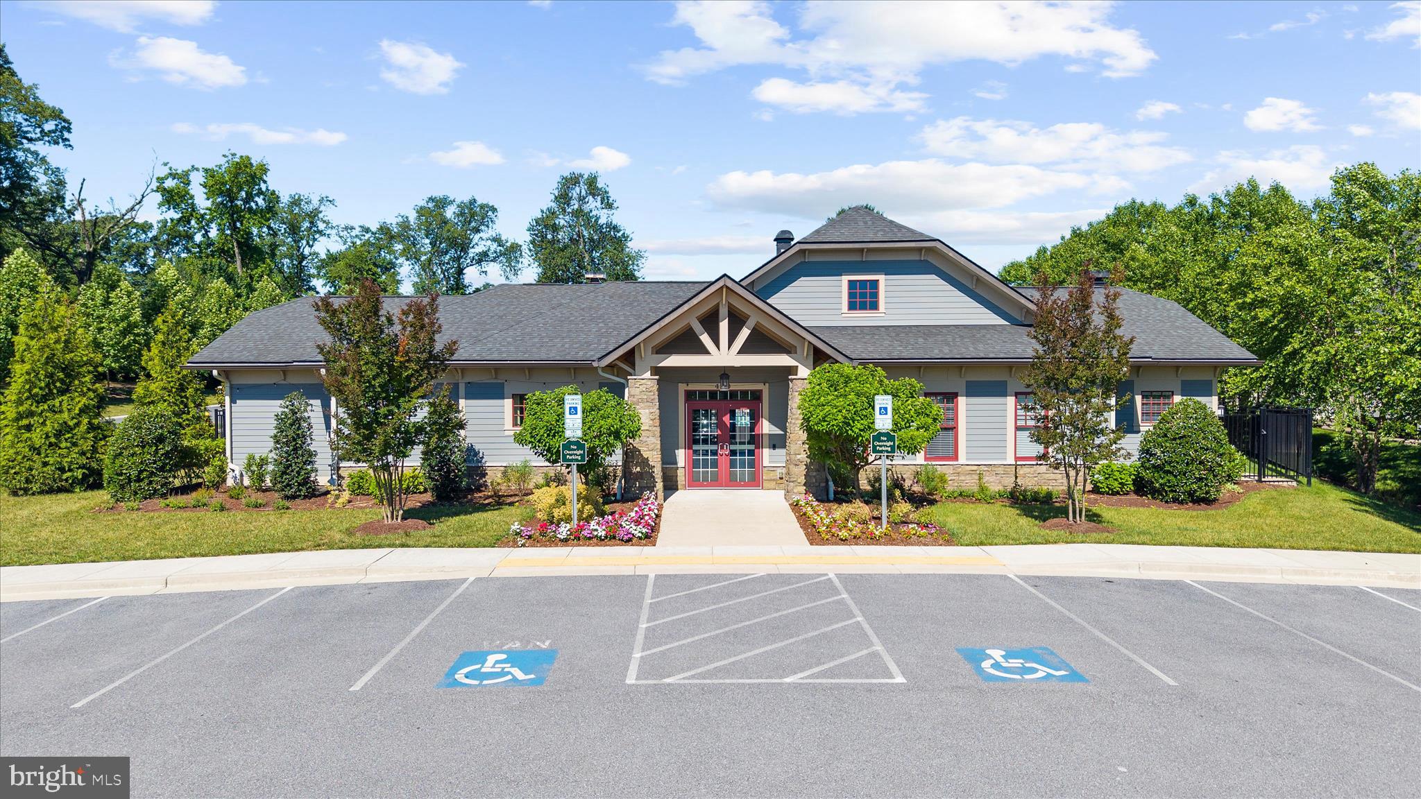 PONDVIEW - Residential