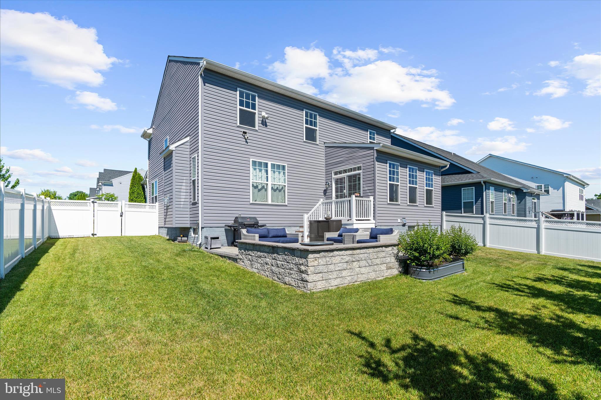 PONDVIEW - Residential