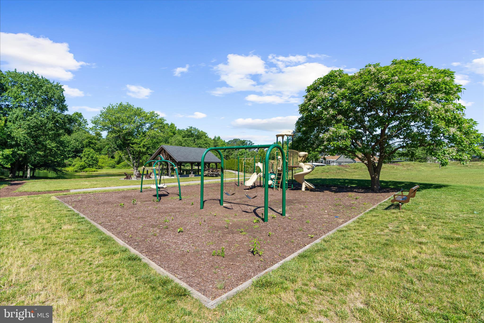 PONDVIEW - Residential