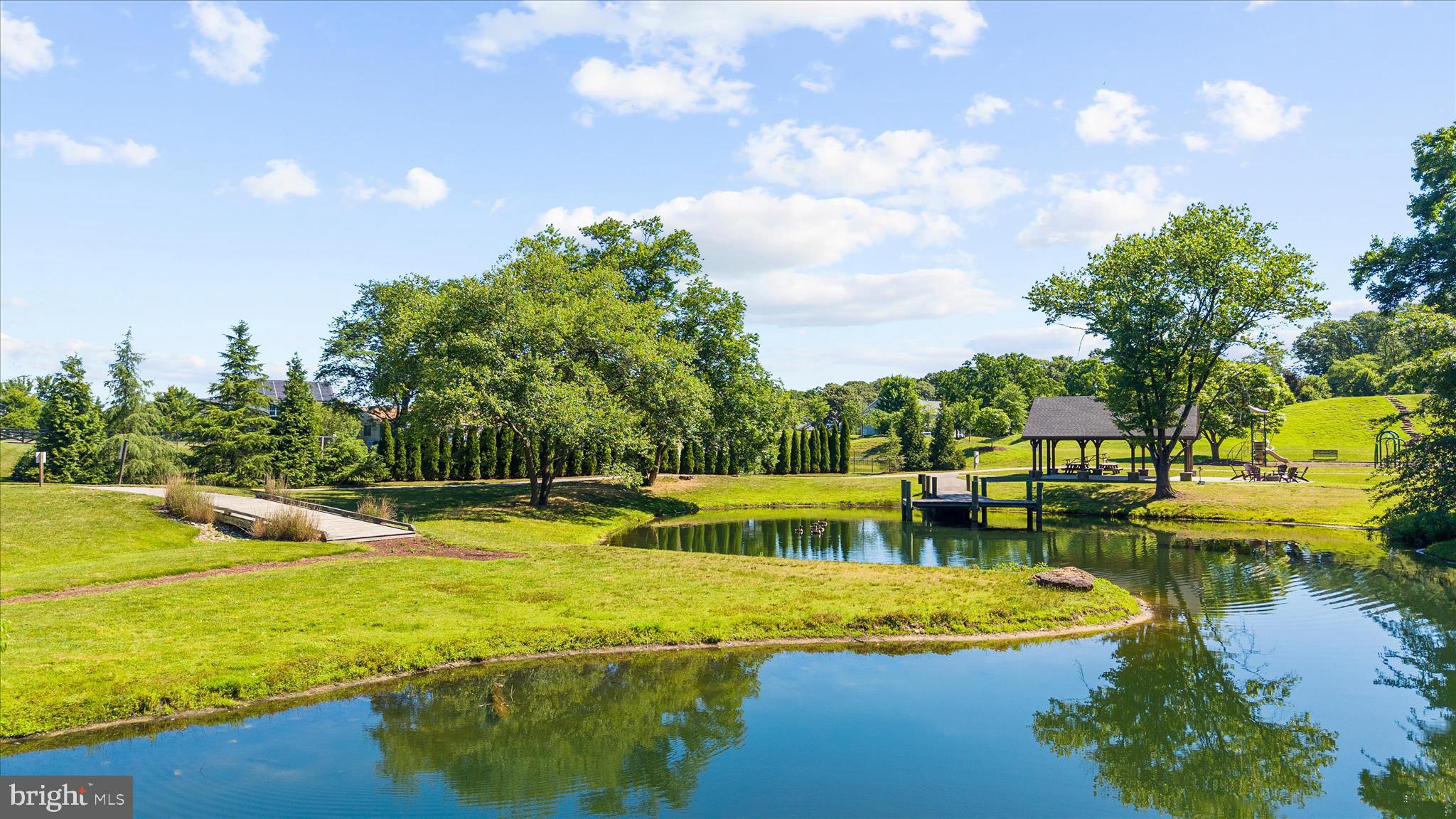 PONDVIEW - Residential