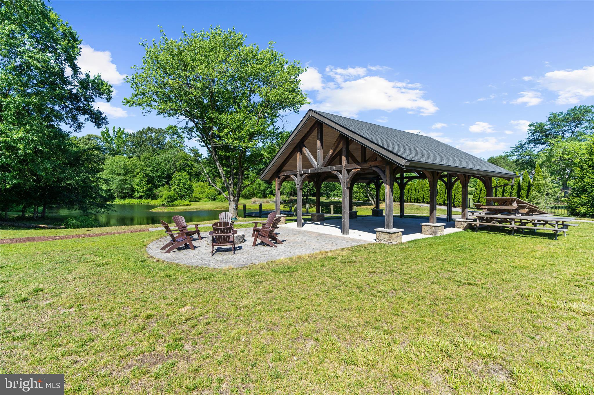 PONDVIEW - Residential