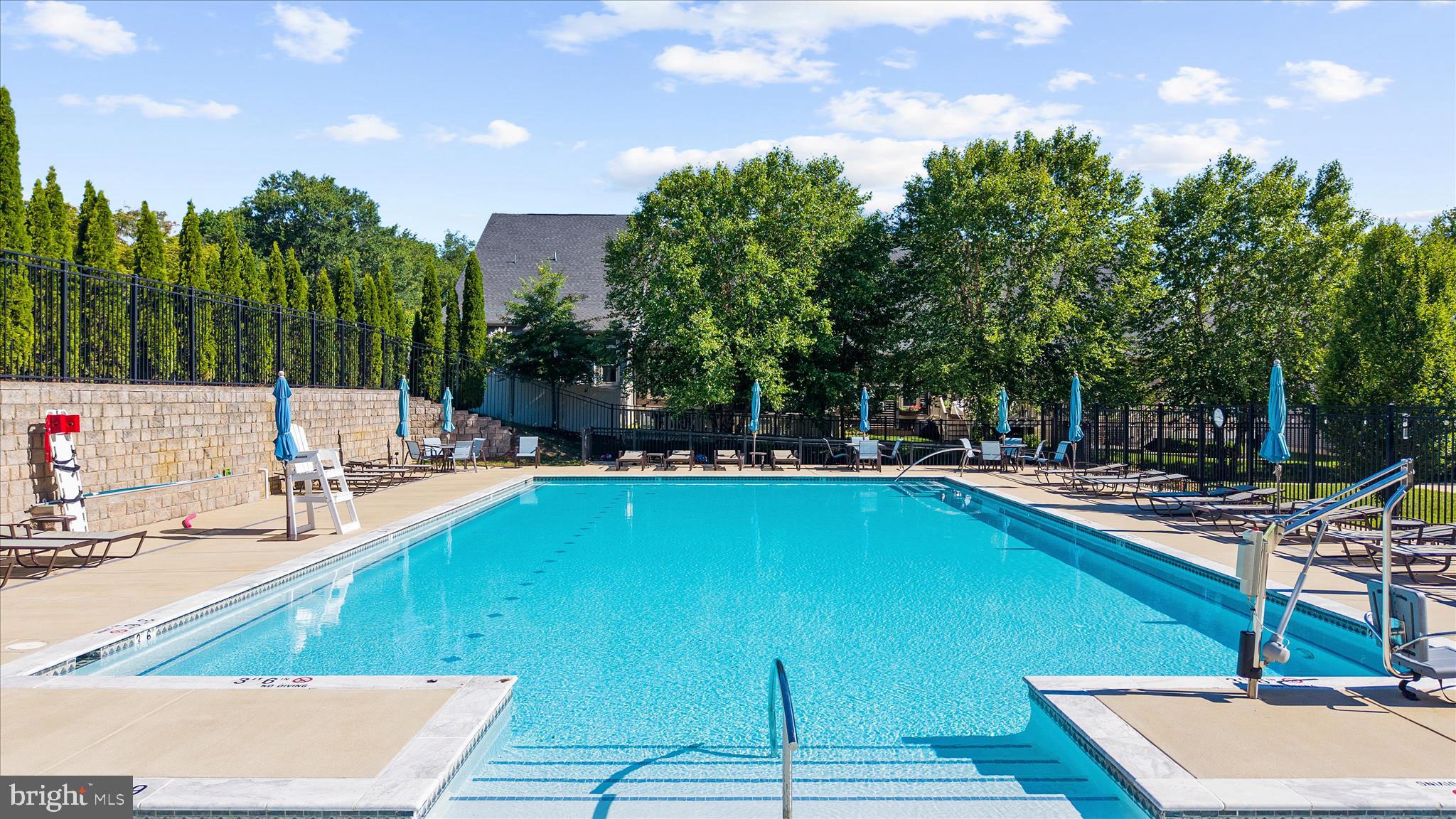 PONDVIEW - Residential