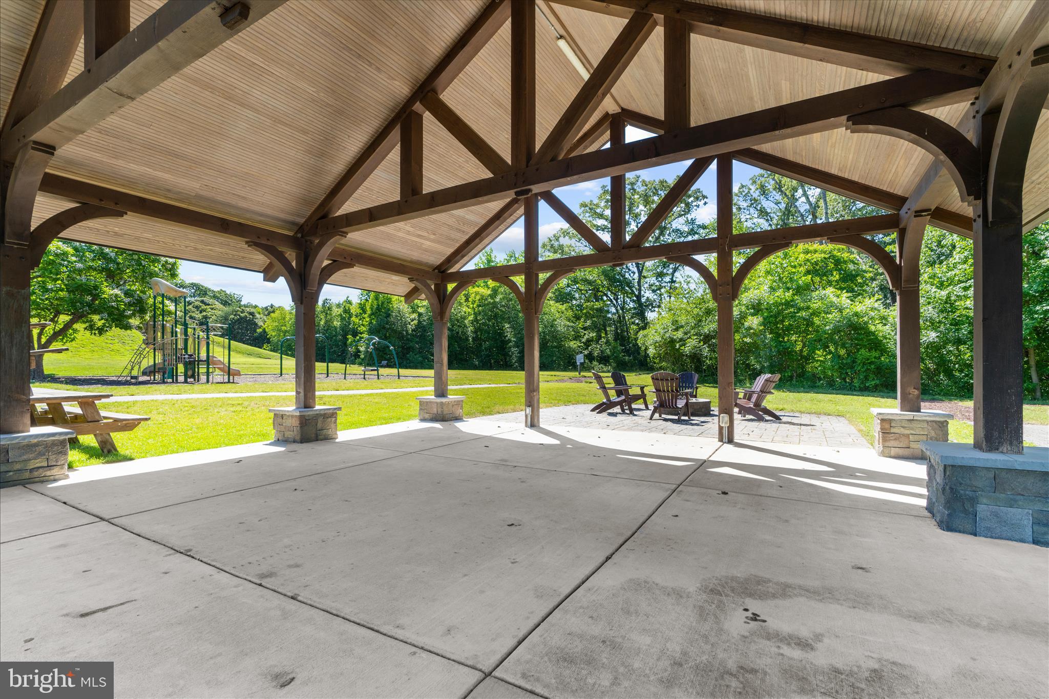 PONDVIEW - Residential