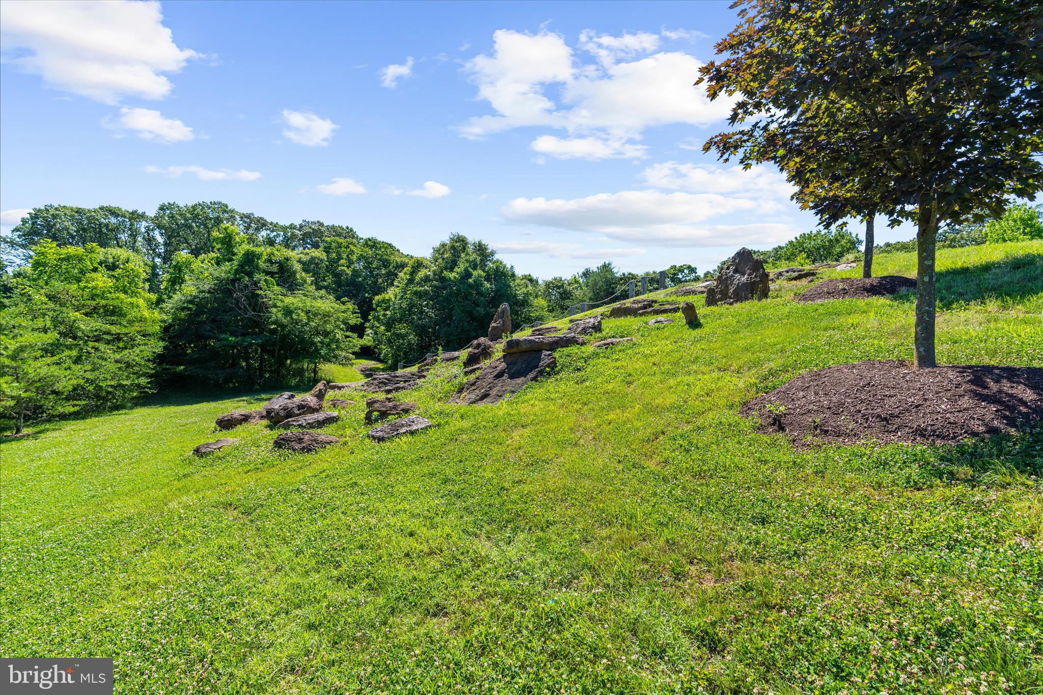 PONDVIEW - Residential