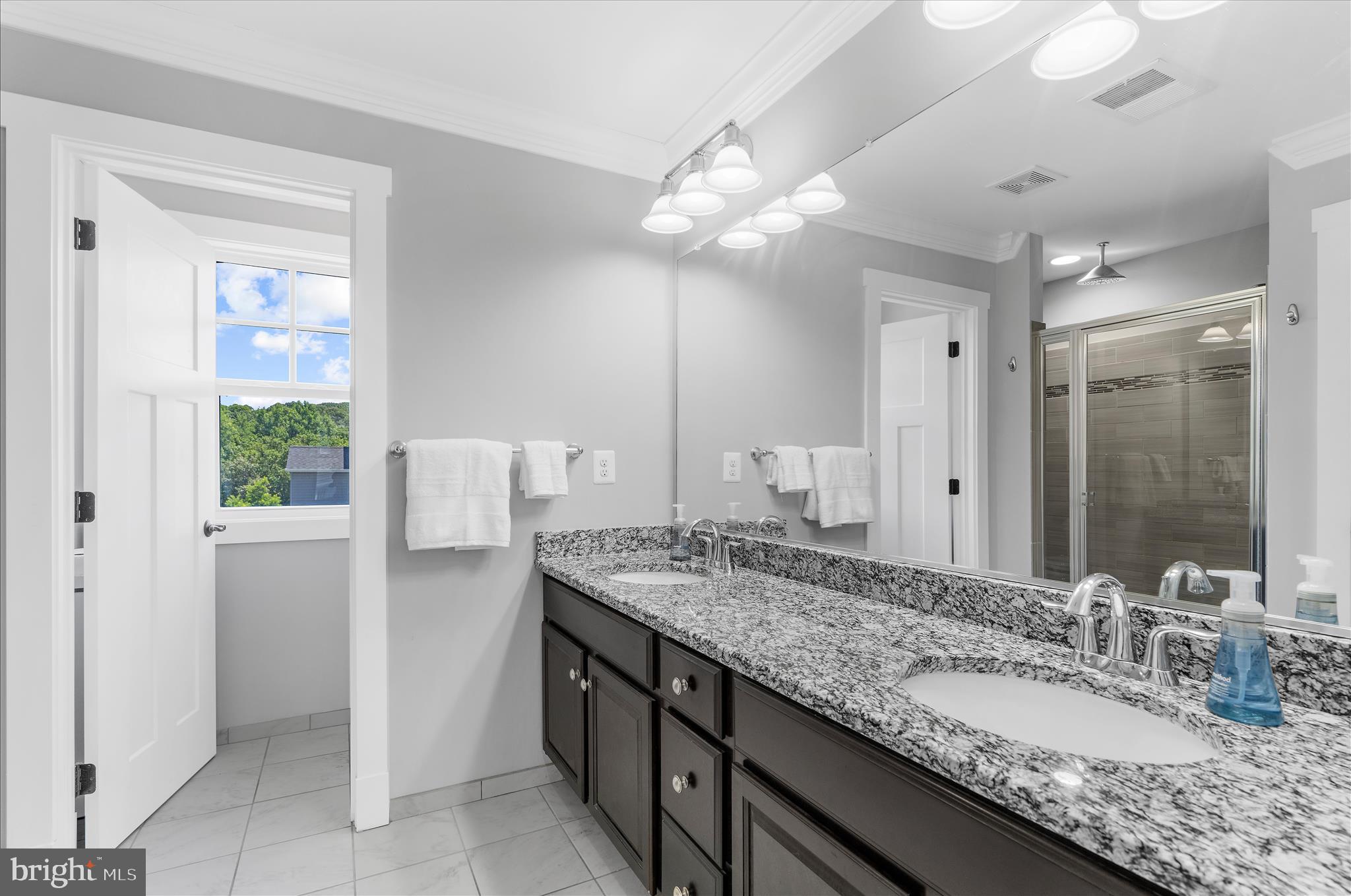 PONDVIEW - Residential