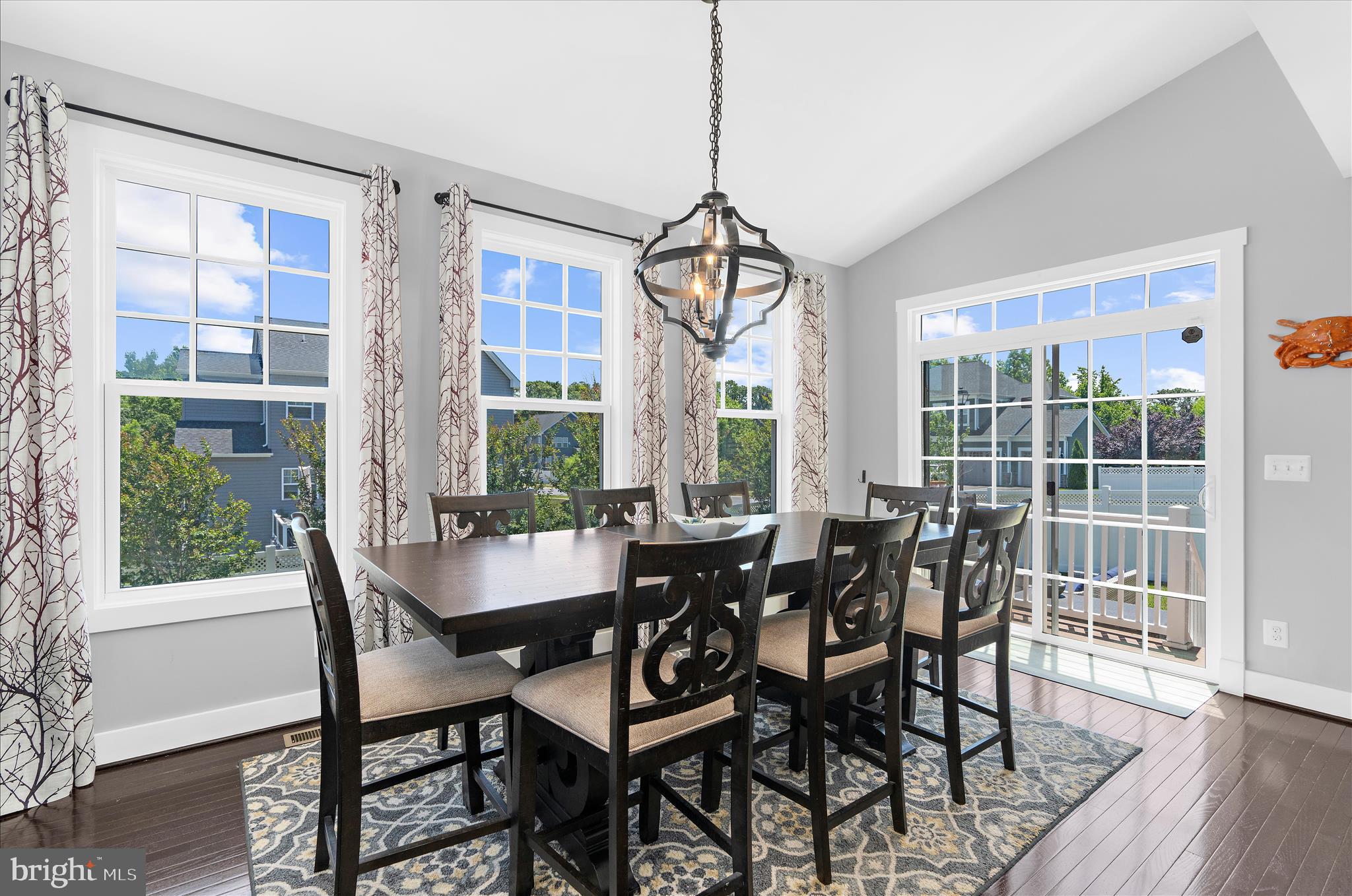 PONDVIEW - Residential