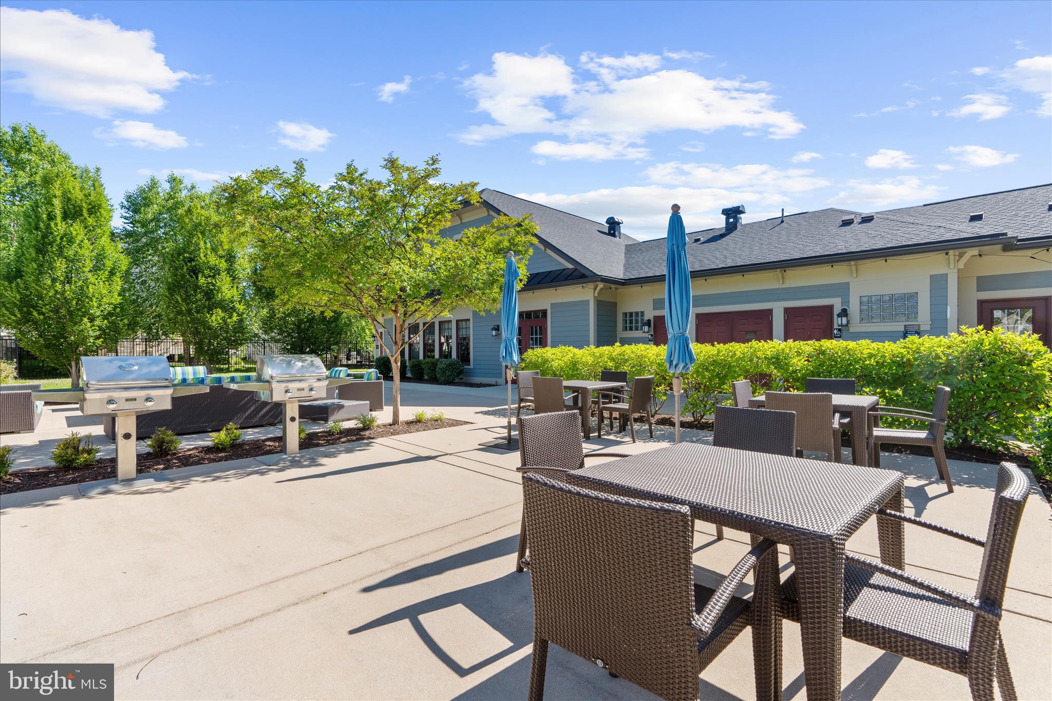 PONDVIEW - Residential
