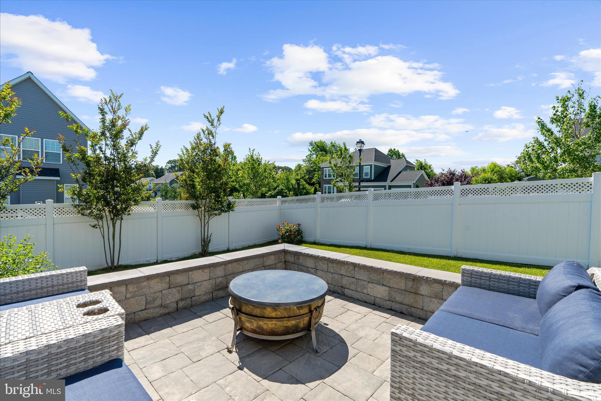 PONDVIEW - Residential