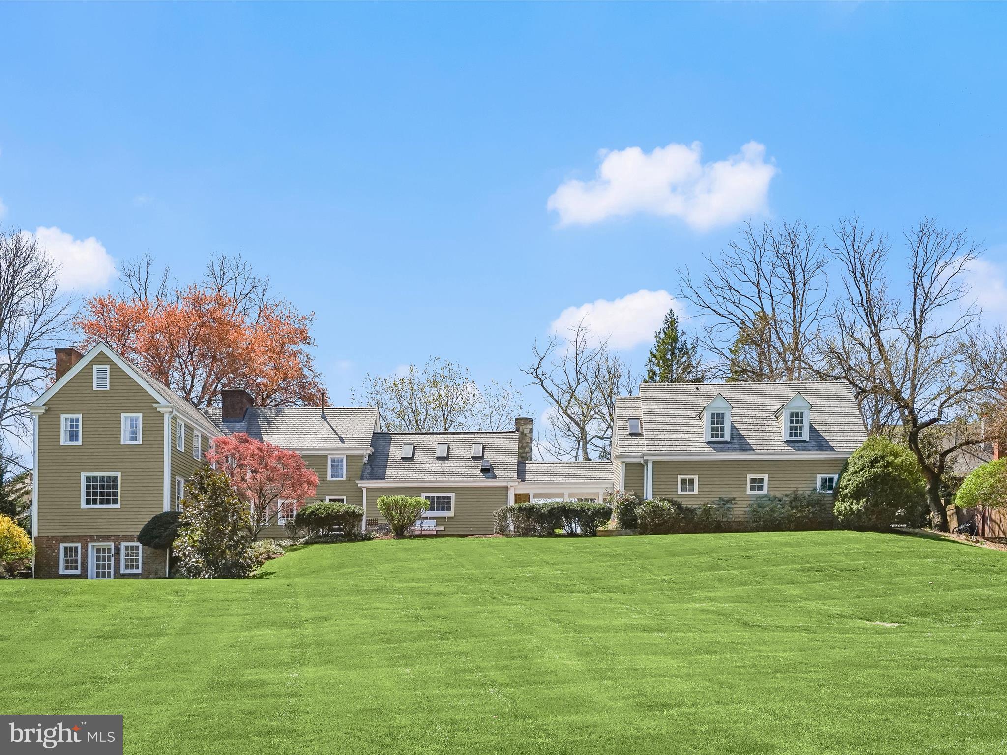 WOODSIDE ESTATES - Residential