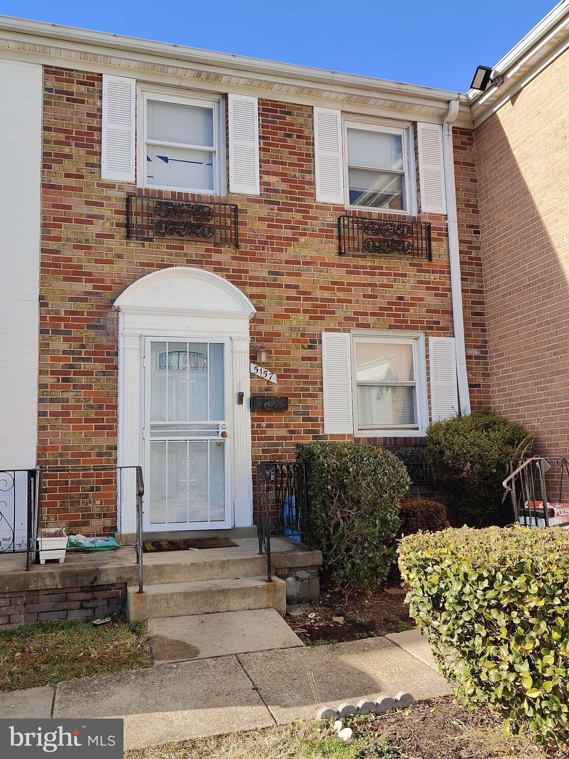 Back on market—buyer unable to secure financing.This is not FHA approved due to the high rate of rentals vs owners. Cash offers ,
Townhouse needs a little TLC , Near Andrews Air Force Base - just off 495 - near Branch Ave metro, Metro bus stops just steps away. Restaurants, retail, and hotels nearby as well. credit for full price and above.