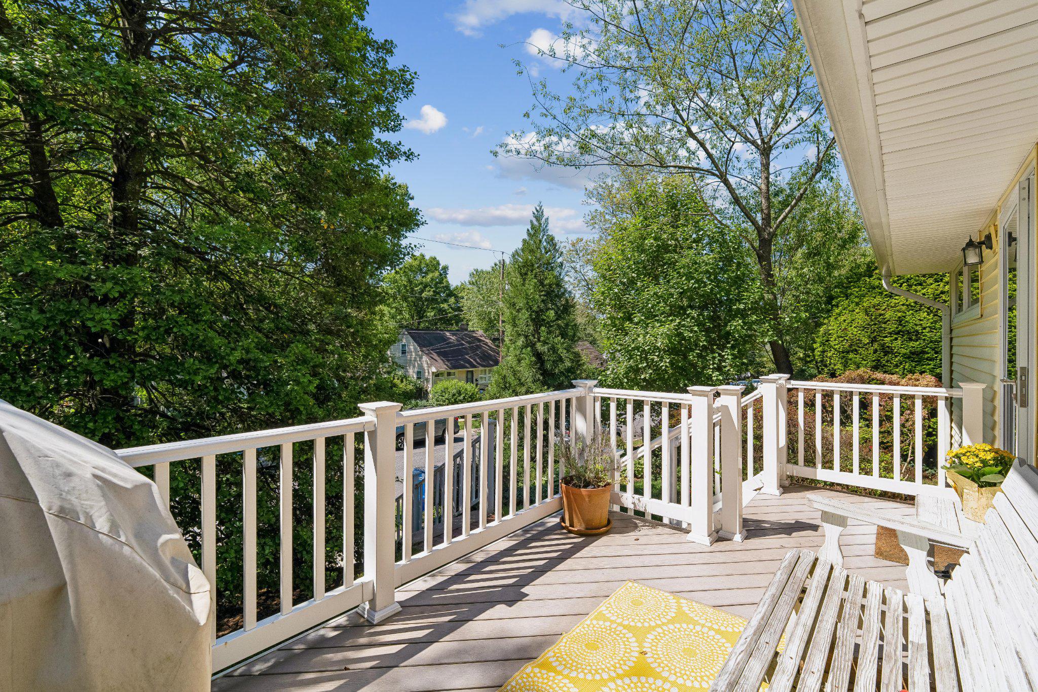 Welcome to 905 Robin Road!  A bright and cheery home in a peaceful neighborhood, steps from Sligo Creek Park! Nice features of the home include a sweet front porch with treed views, a side screened porch with a vaulted ceiling, a fenced backyard and your very own Casita!  Inside enjoy warm wood floors and Anderson windows.  A light filled living room has custom built ins and a wood burning fireplace.  A nicely appointed eat in kitchen includes a new induction stove with hood and easy exit to the porch.  Their are two good sized bedrooms on the main level, with an updated bathroom.  The upper level has two more bedrooms and a full sized washer/dryer.  New items include: Tankless Water Heater -2025, New HVAC-2024, Induction Stove- 2024, Studio space with Electric and Wifi- 2023, Bathroom remodel- 2018.  

Location is perfect!  Tucked into a leafy neighborhood that's within 2 miles of Metro station and steps from Sligo Creek Park!  Convenient to shopping and restaurants, 495 and bus routes.  Easy commute into DC.  Don't miss it!