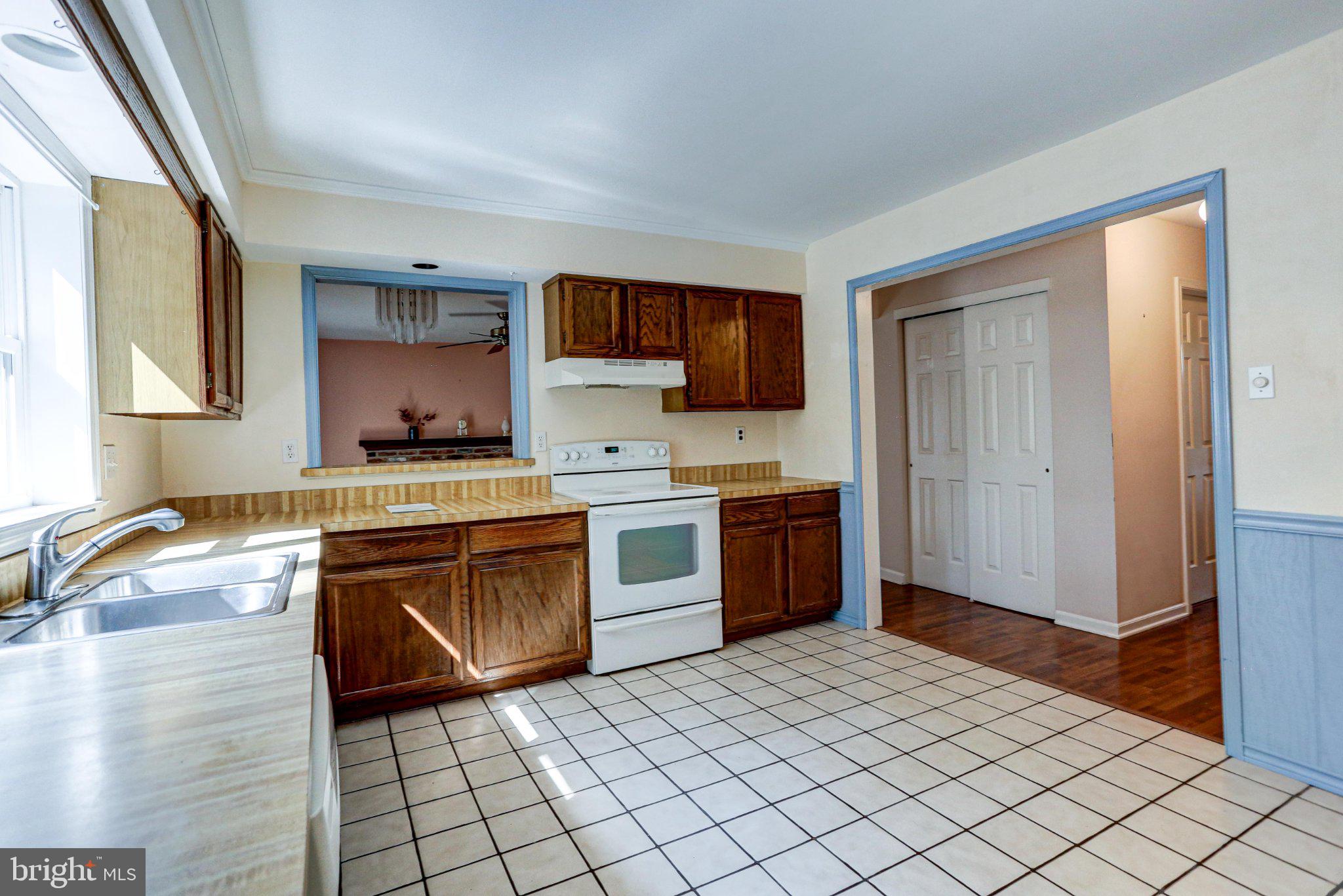 VILLAGE GREENE - Residential