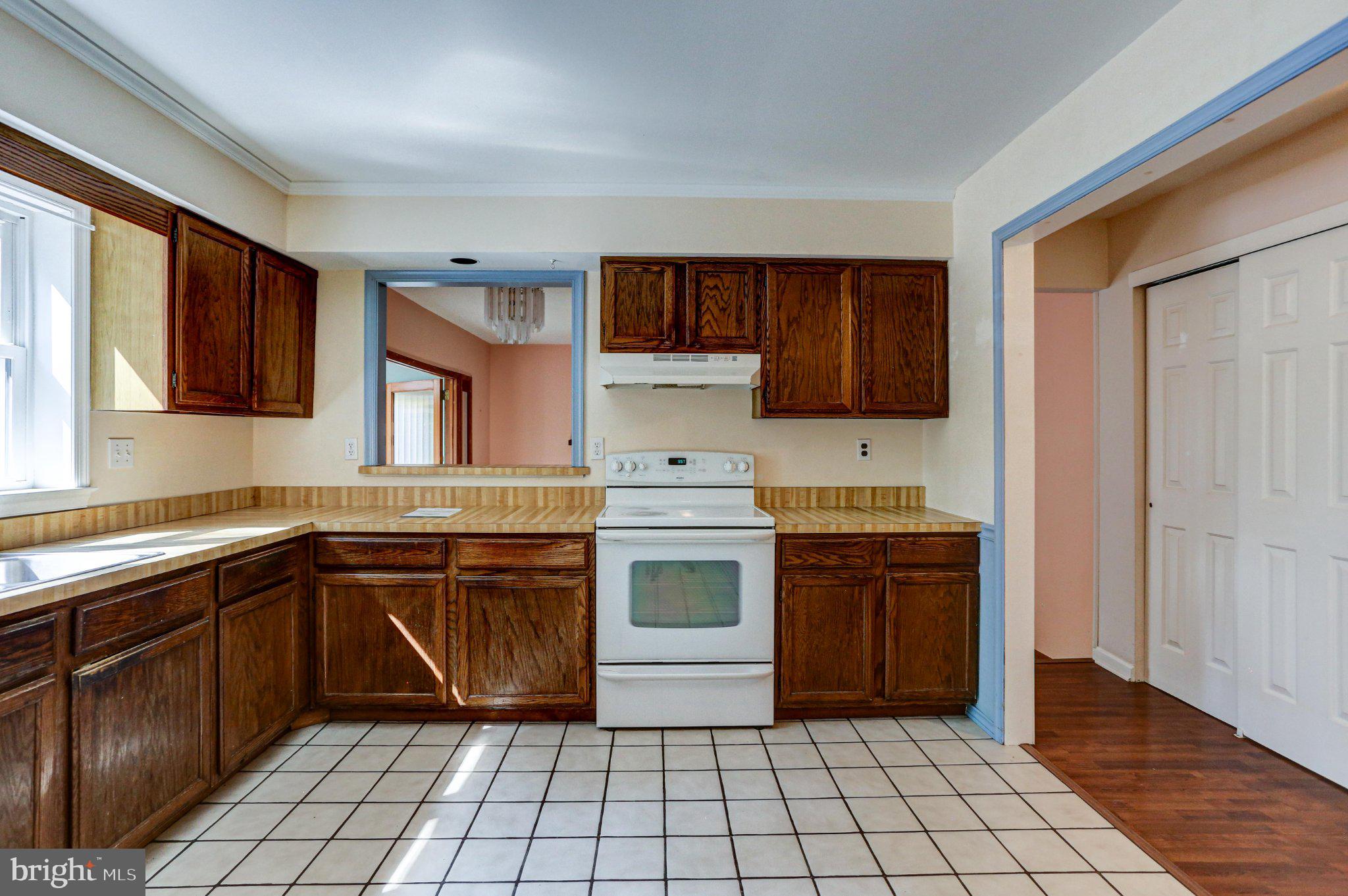 VILLAGE GREENE - Residential