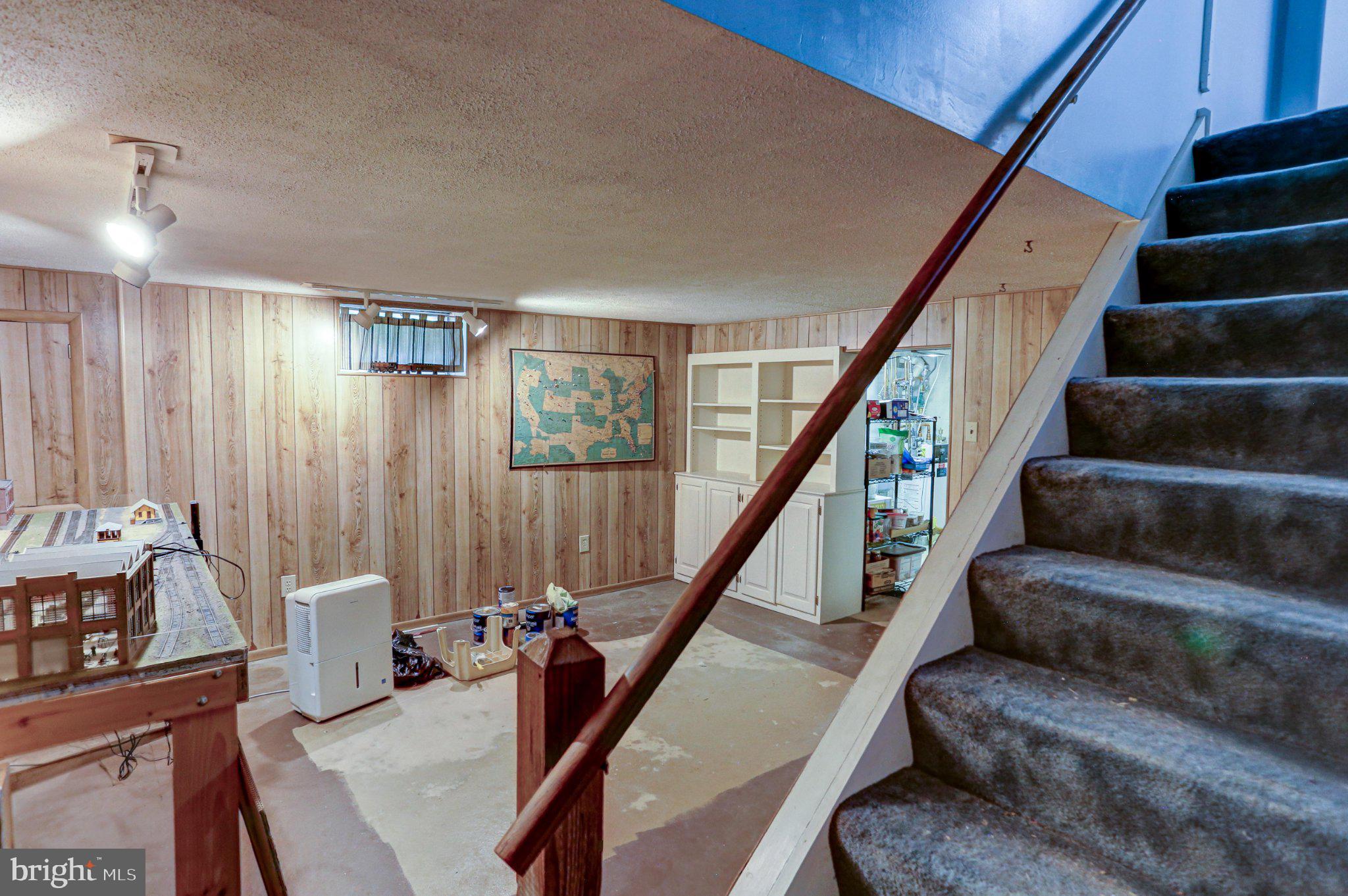 VILLAGE GREENE - Residential
