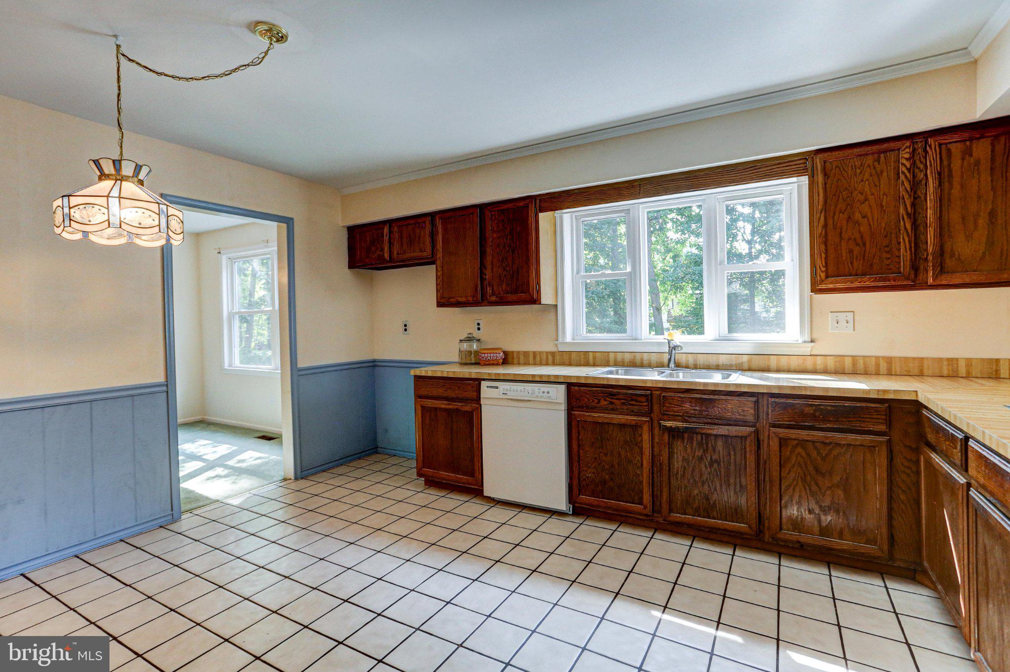 VILLAGE GREENE - Residential