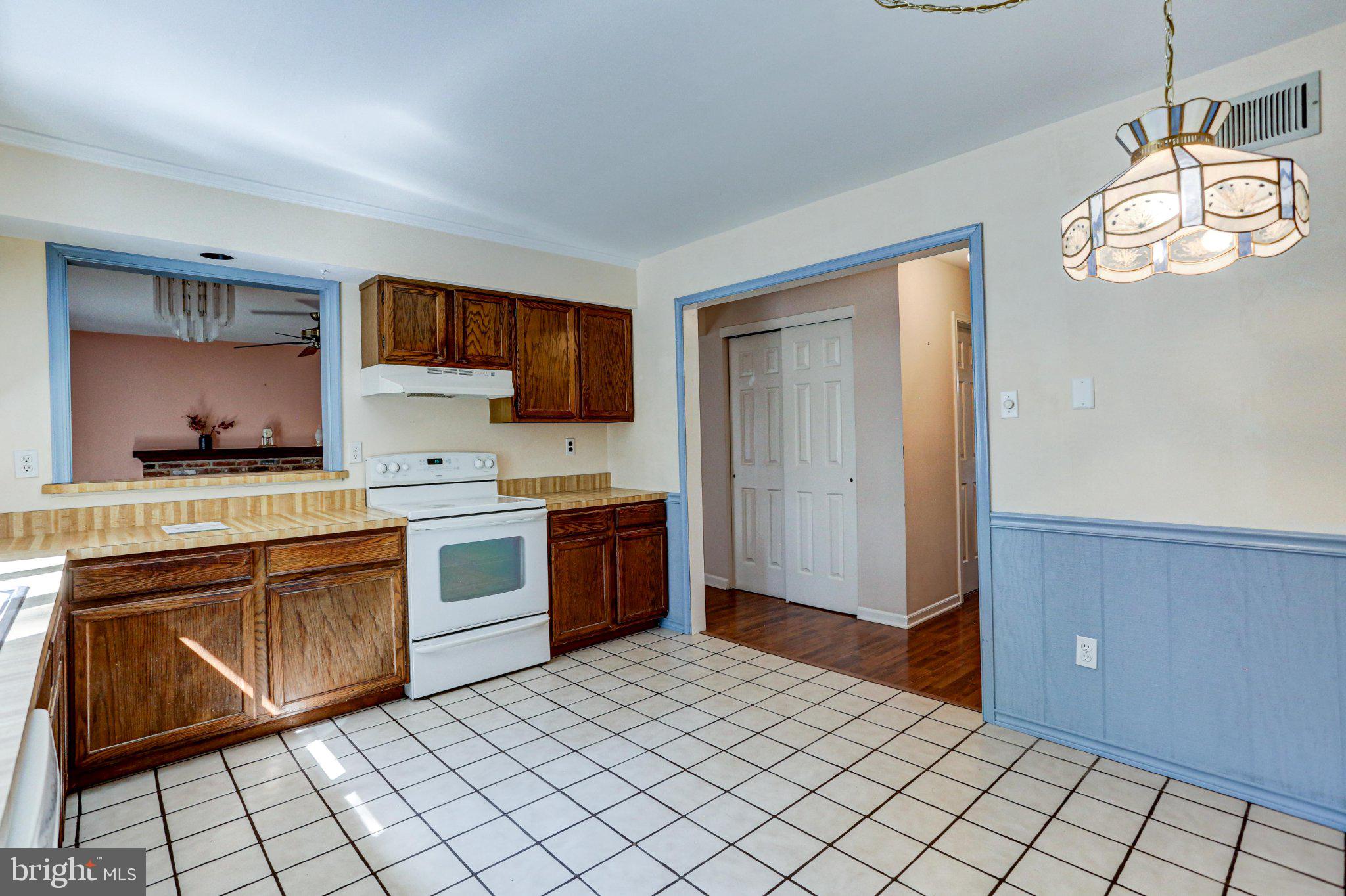VILLAGE GREENE - Residential