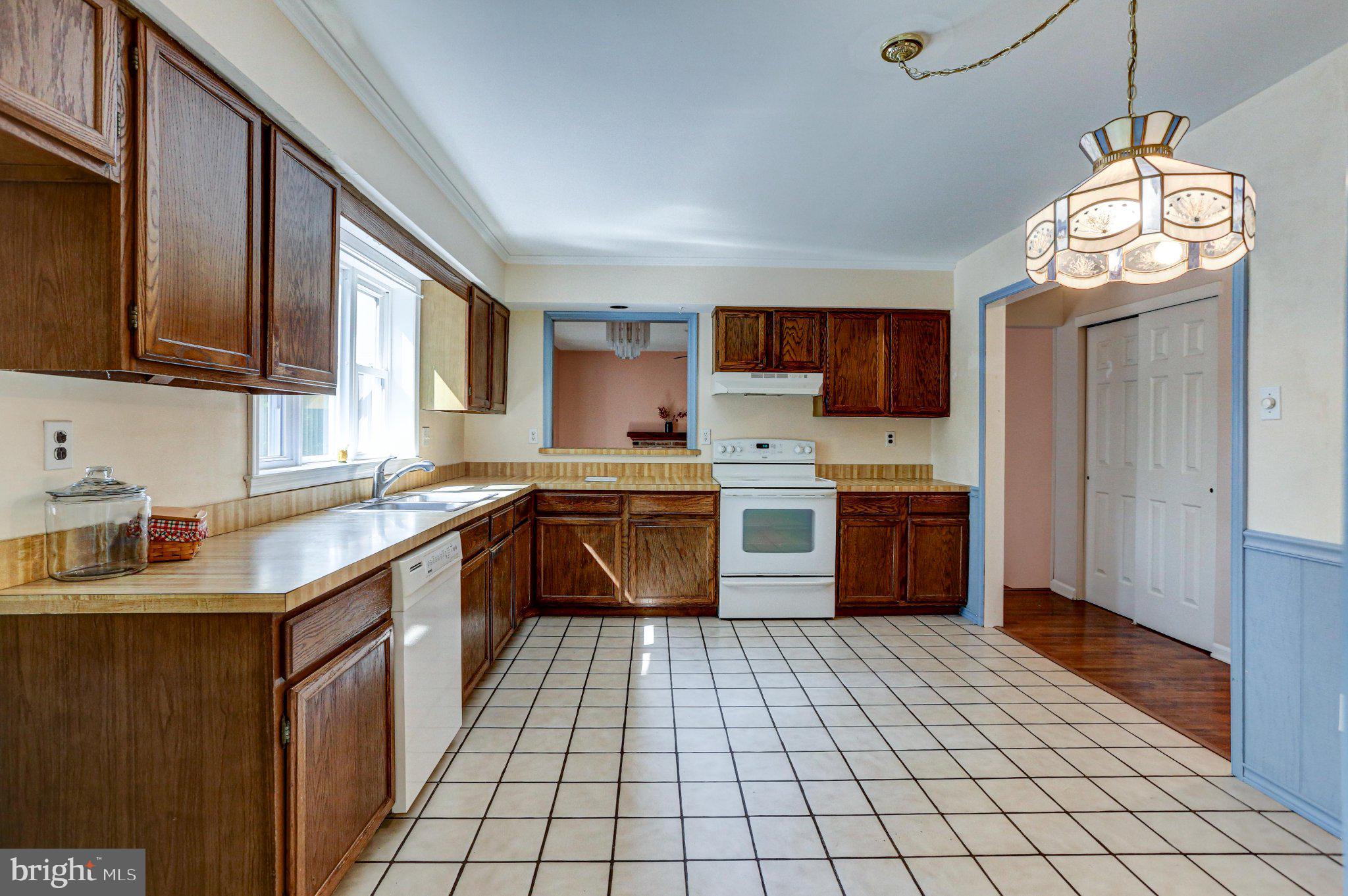 VILLAGE GREENE - Residential