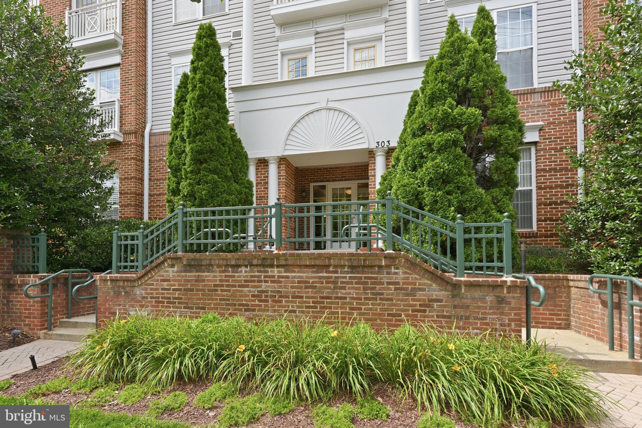 KING FARM VILLAGE CENTER - Residential