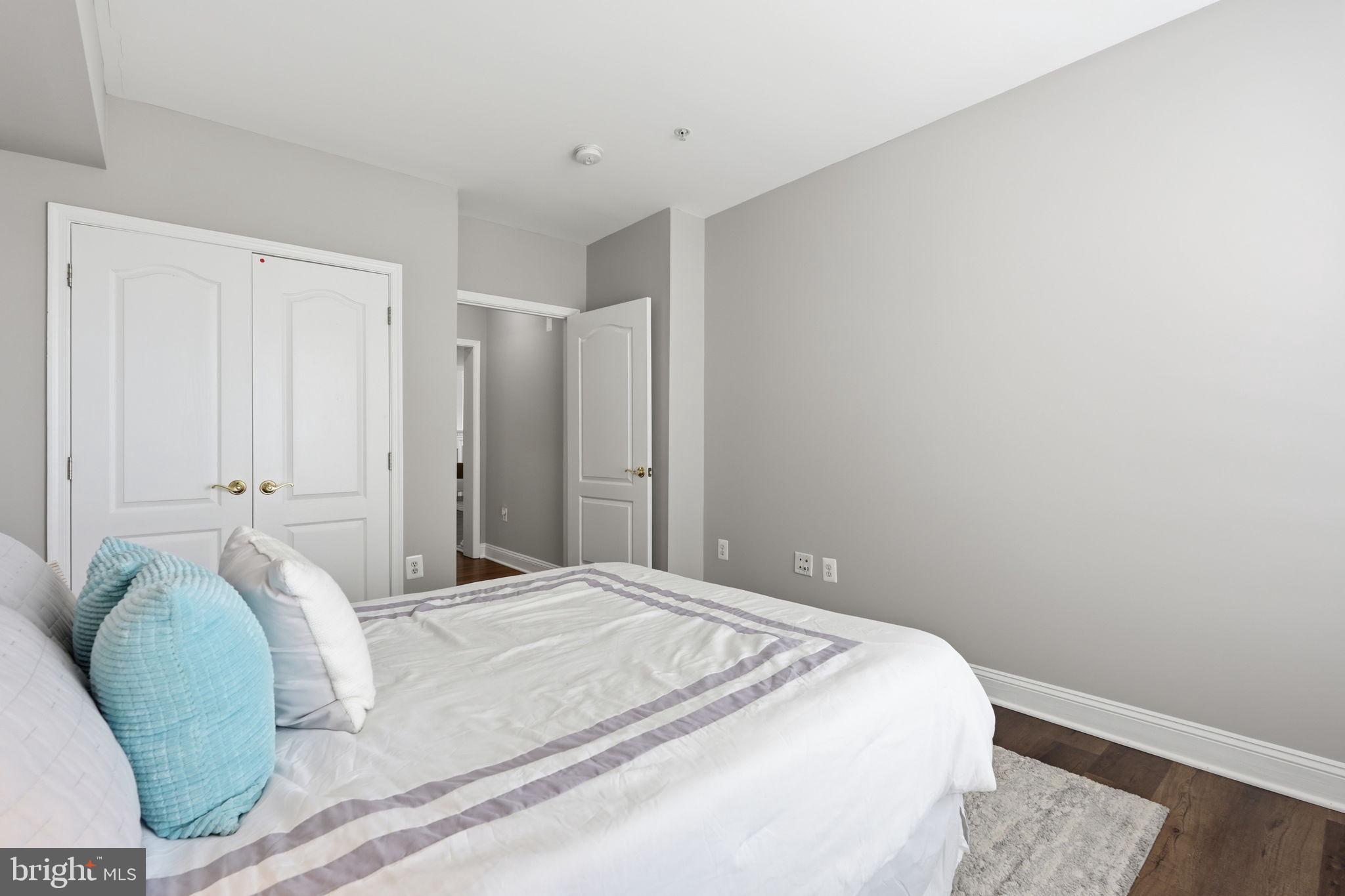 KING FARM VILLAGE CENTER - Residential
