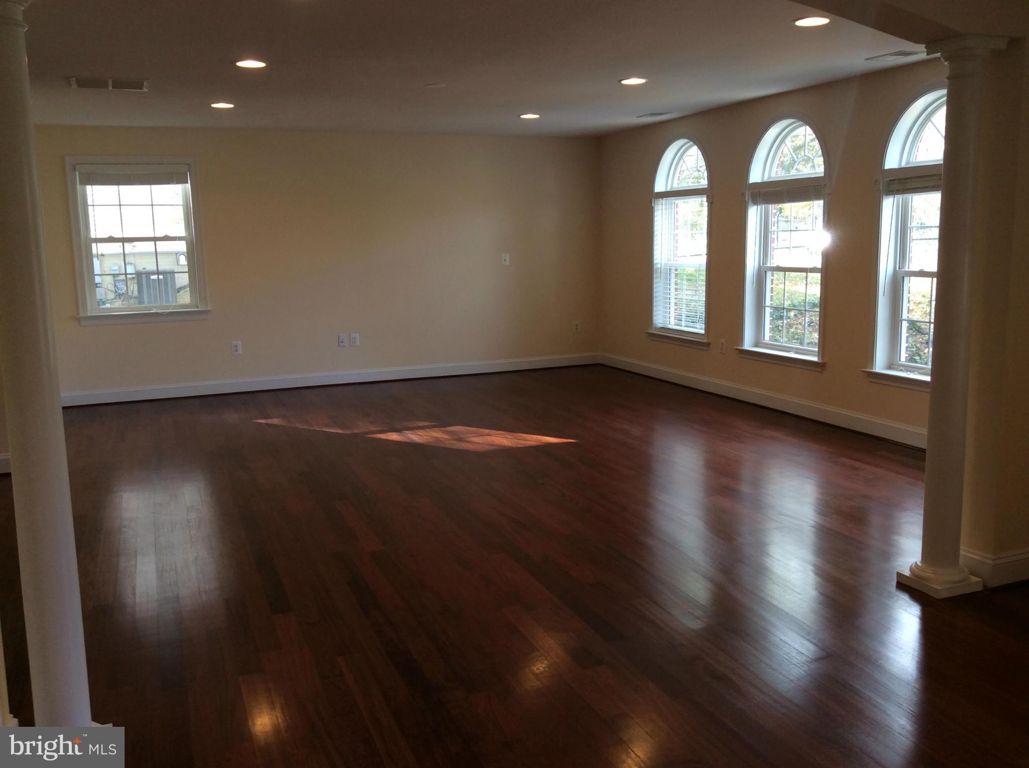 COLUMBIA OAKS - Residential