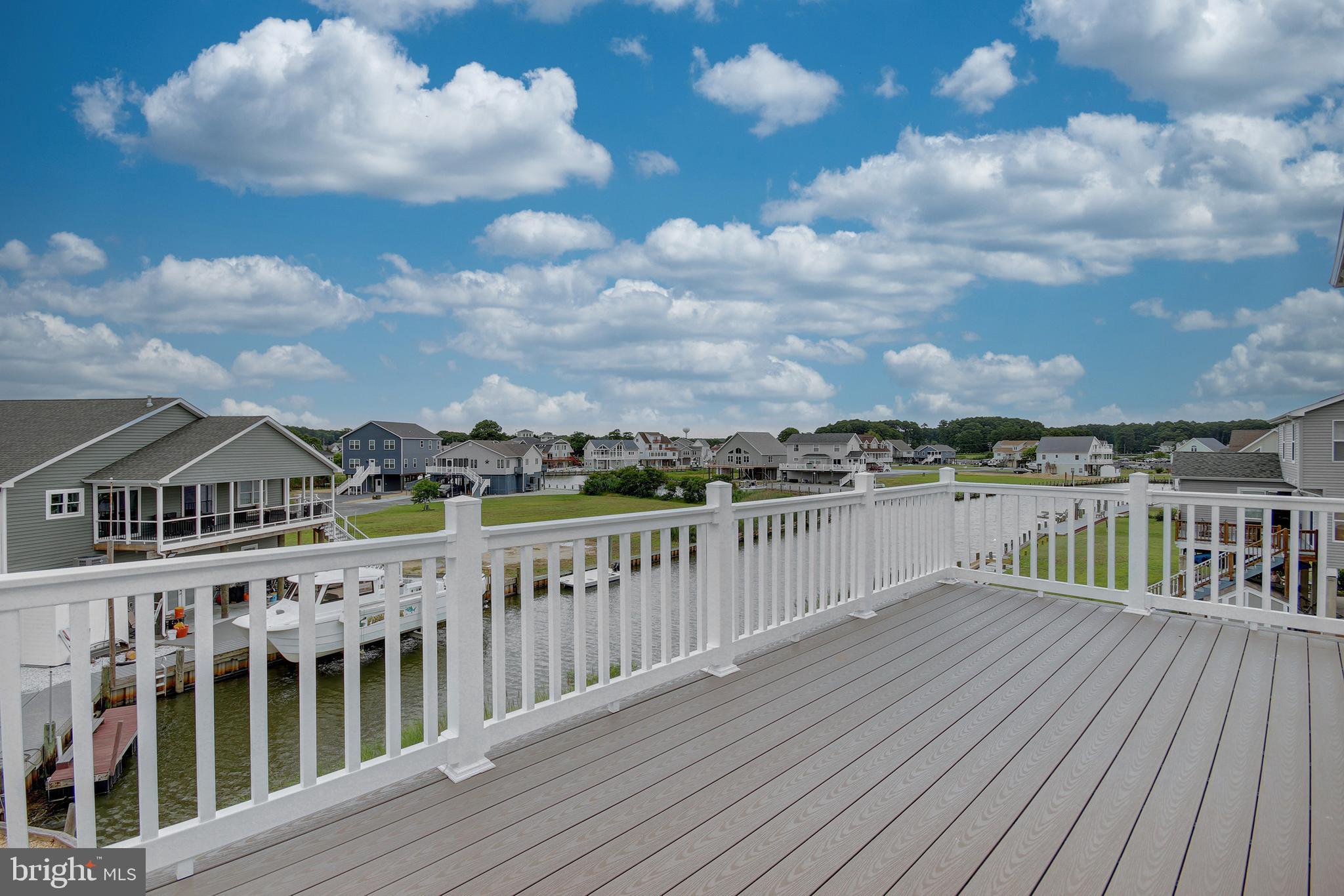 CAPTAIN'S COVE - Residential
