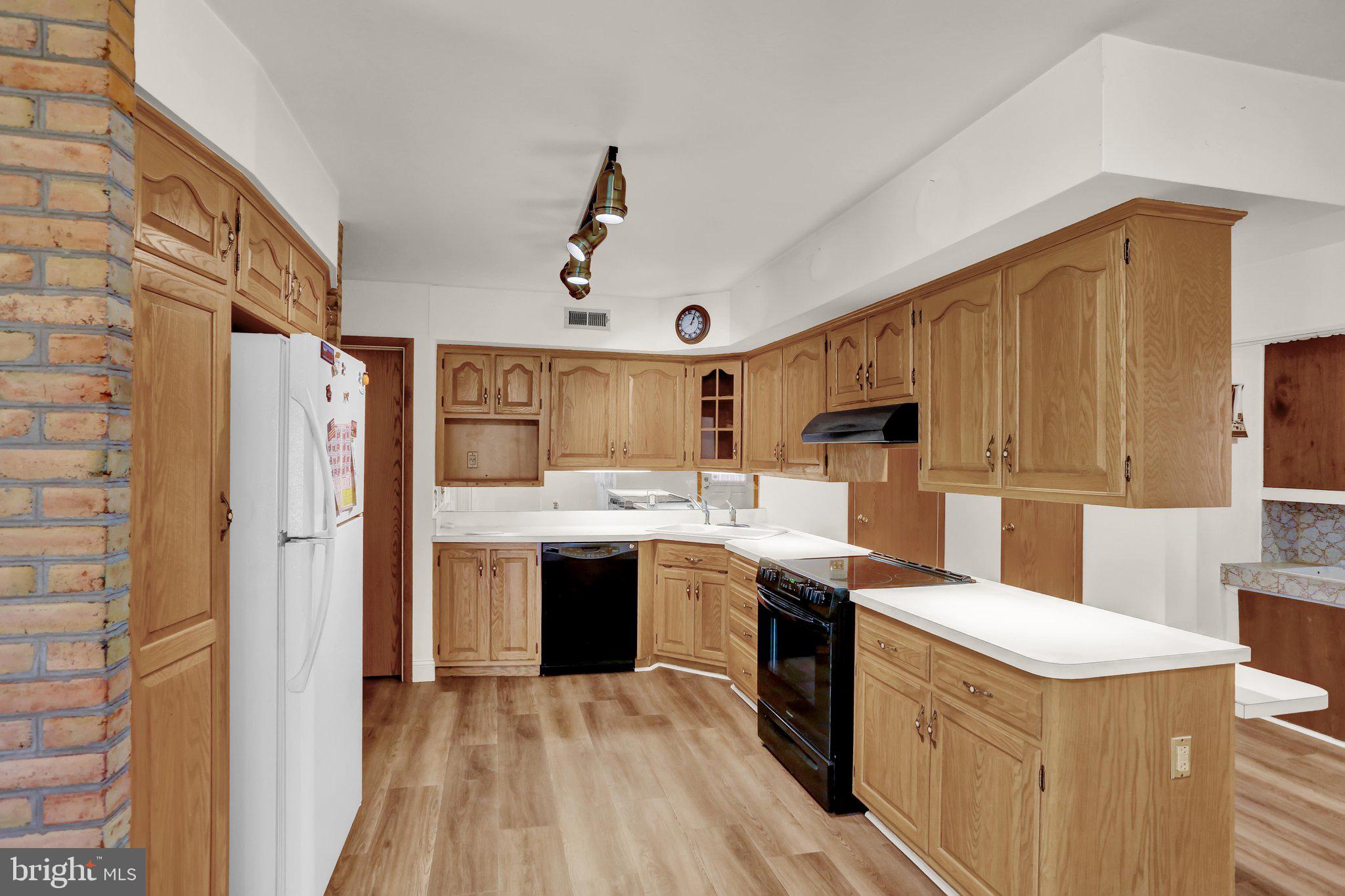 COLONY PARK - Residential