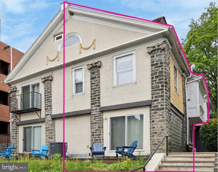 Fully renovated twin in Spruce Hill section of University City. The property has been leased over the past couple of years and is ideal for either an investor or owner-occupant.  Property features new gourmet kitchen, hardwood and tile flooring, finished basement, 5 bedrooms, and 4 full baths.