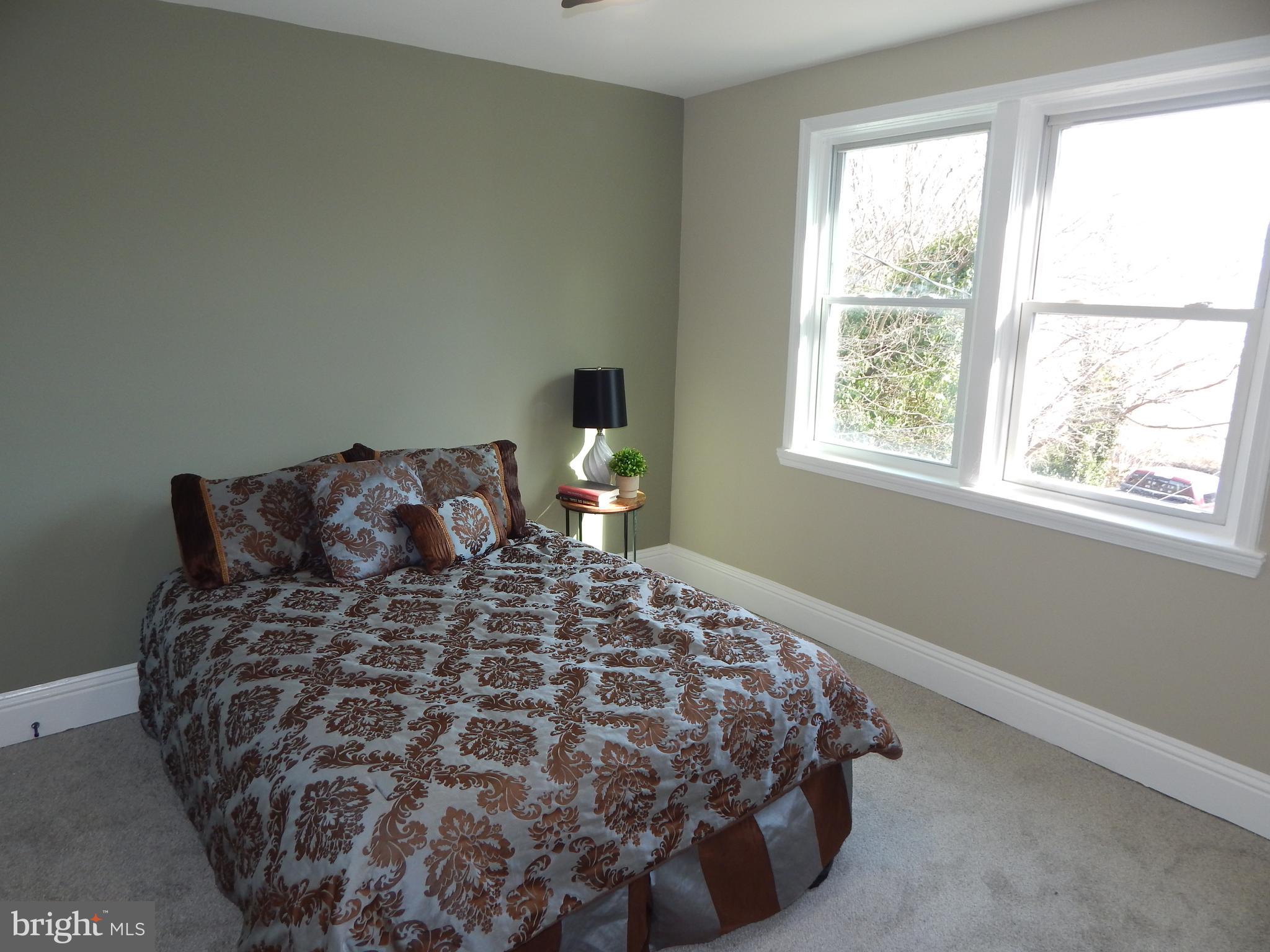 GLEN OAKS - Residential Income