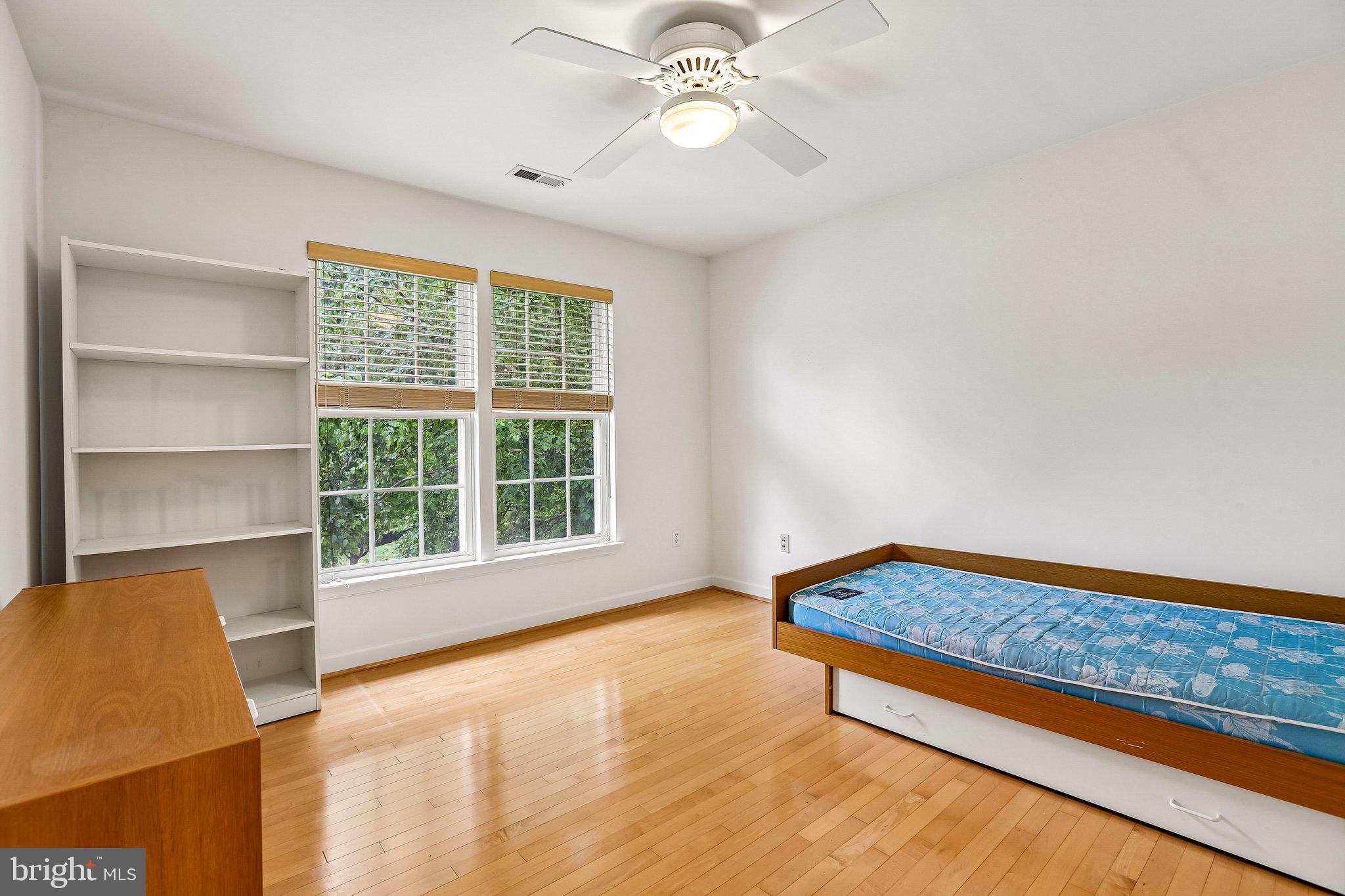BRIARCLIFF MANOR - Residential