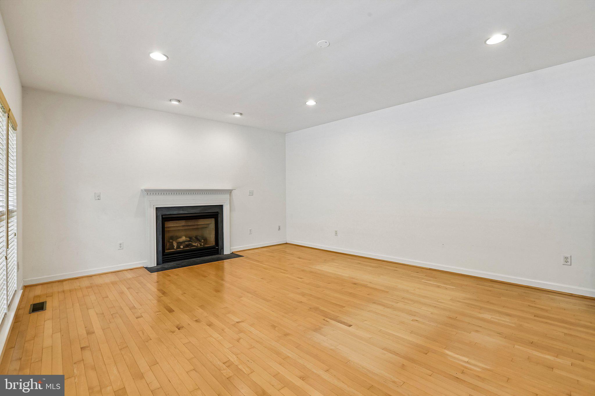 BRIARCLIFF MANOR - Residential