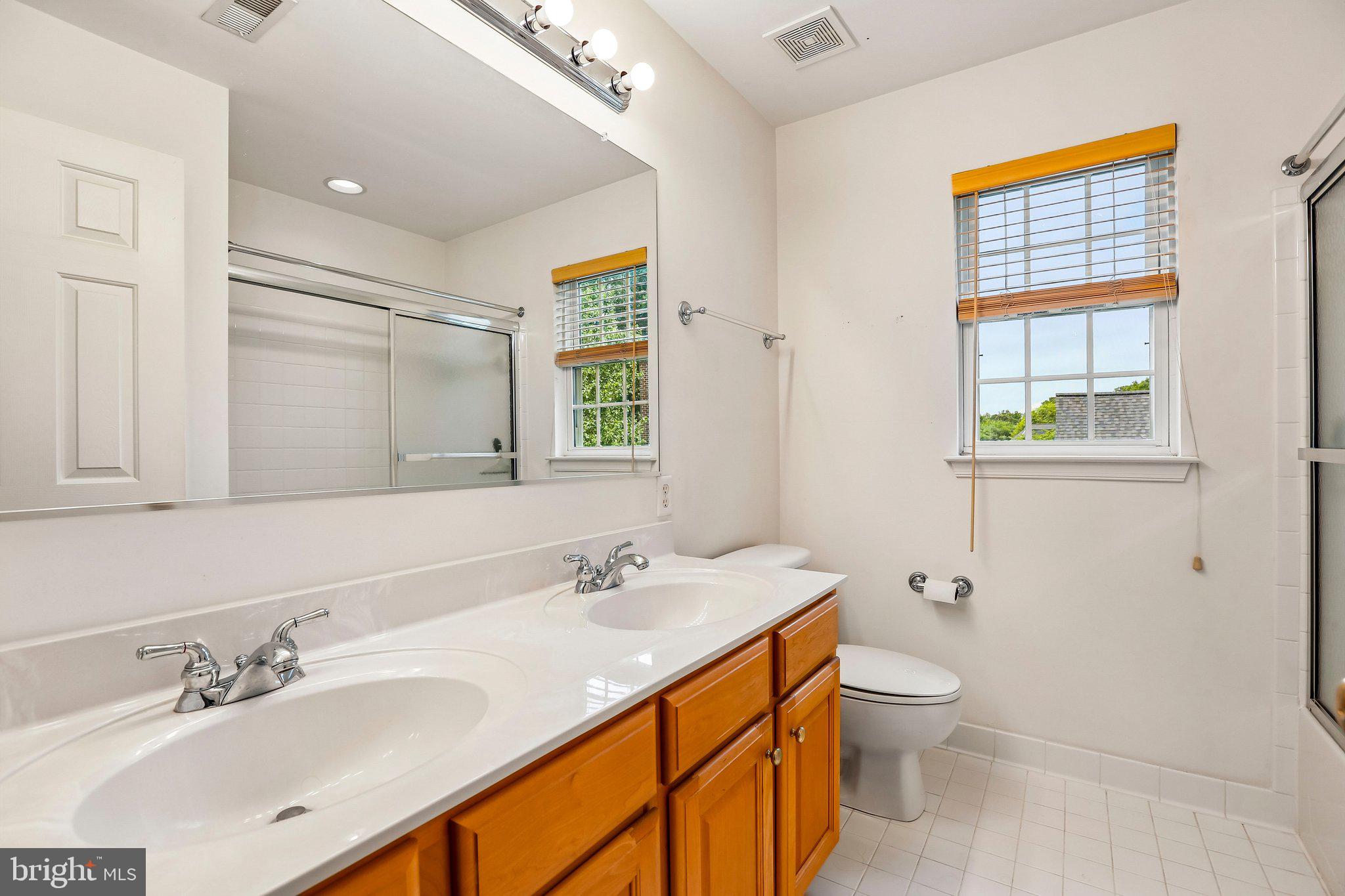 BRIARCLIFF MANOR - Residential