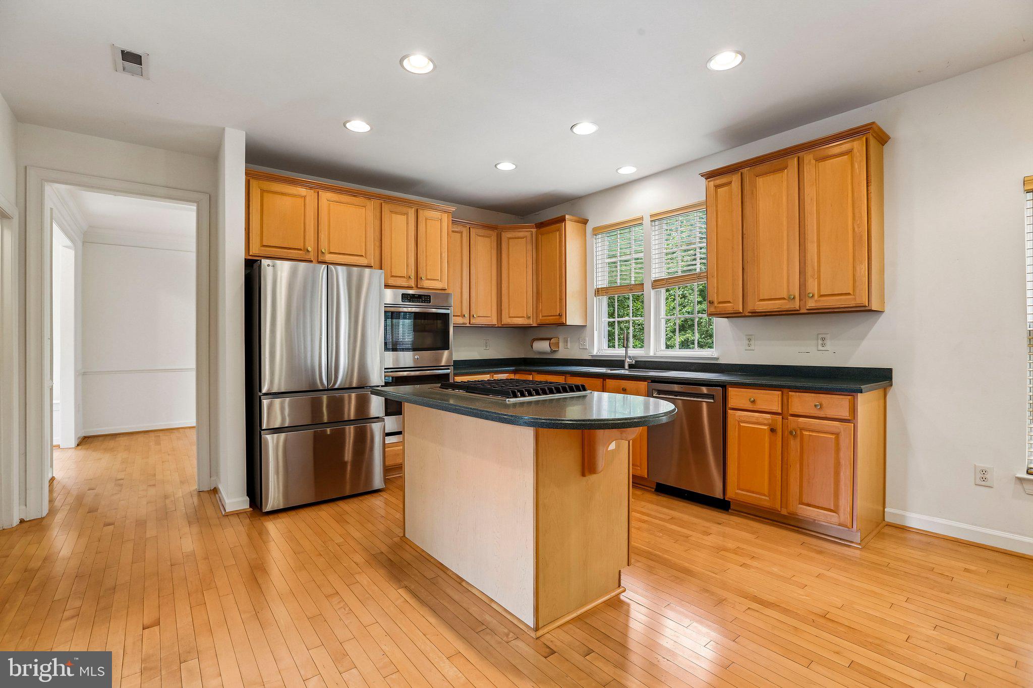 BRIARCLIFF MANOR - Residential