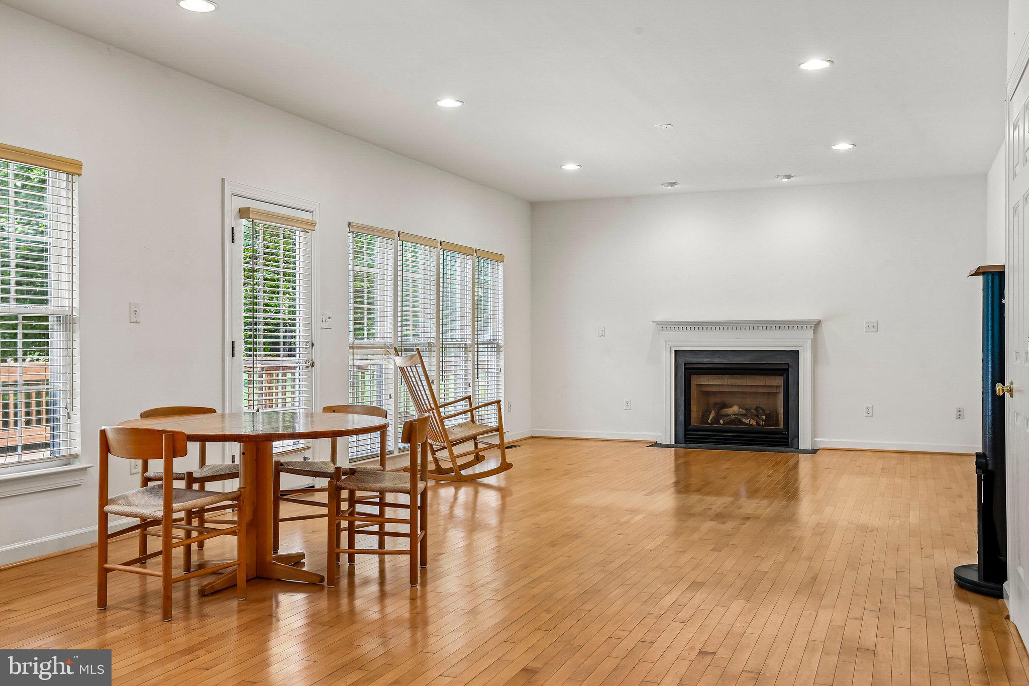 BRIARCLIFF MANOR - Residential