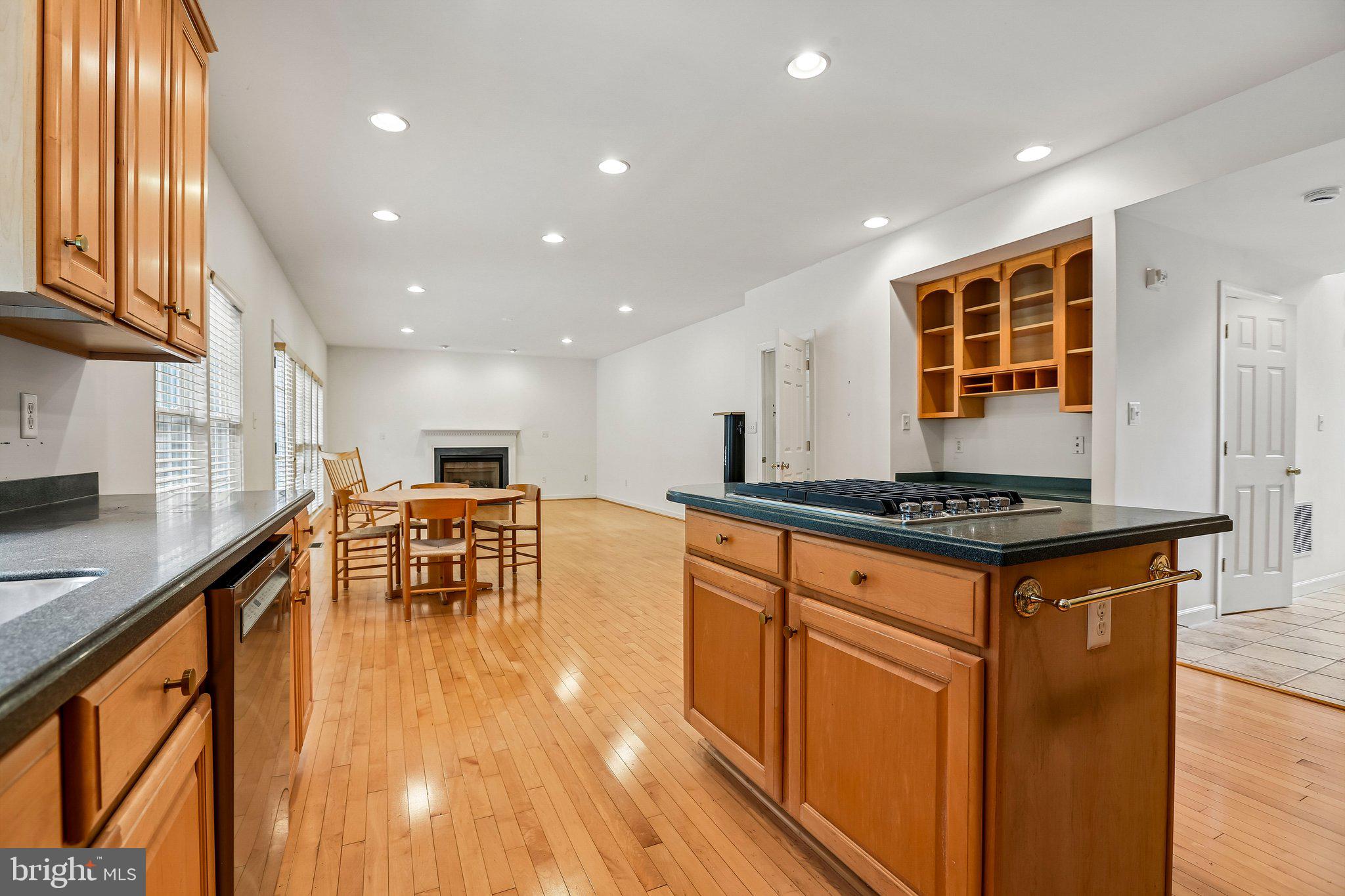 BRIARCLIFF MANOR - Residential