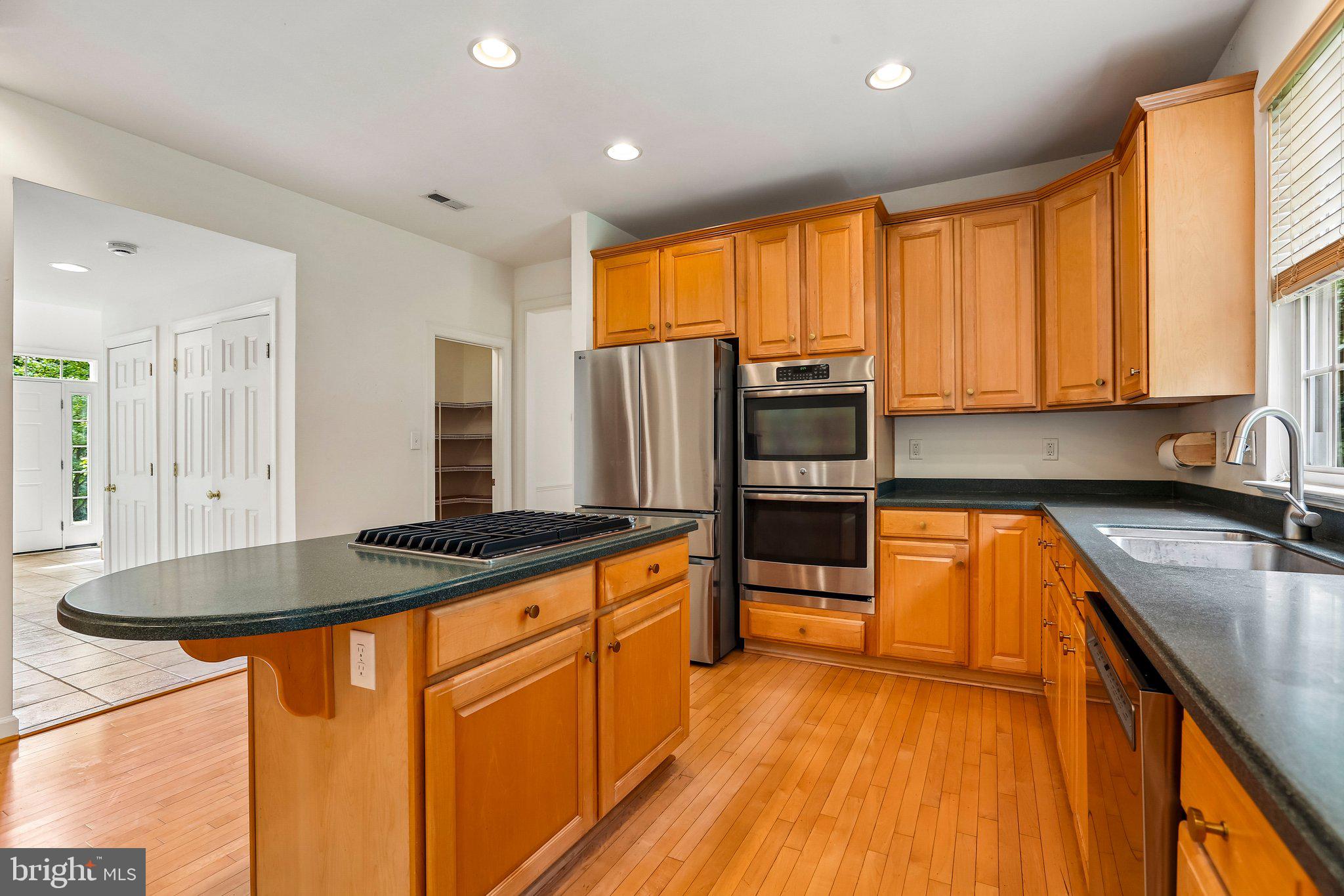 BRIARCLIFF MANOR - Residential