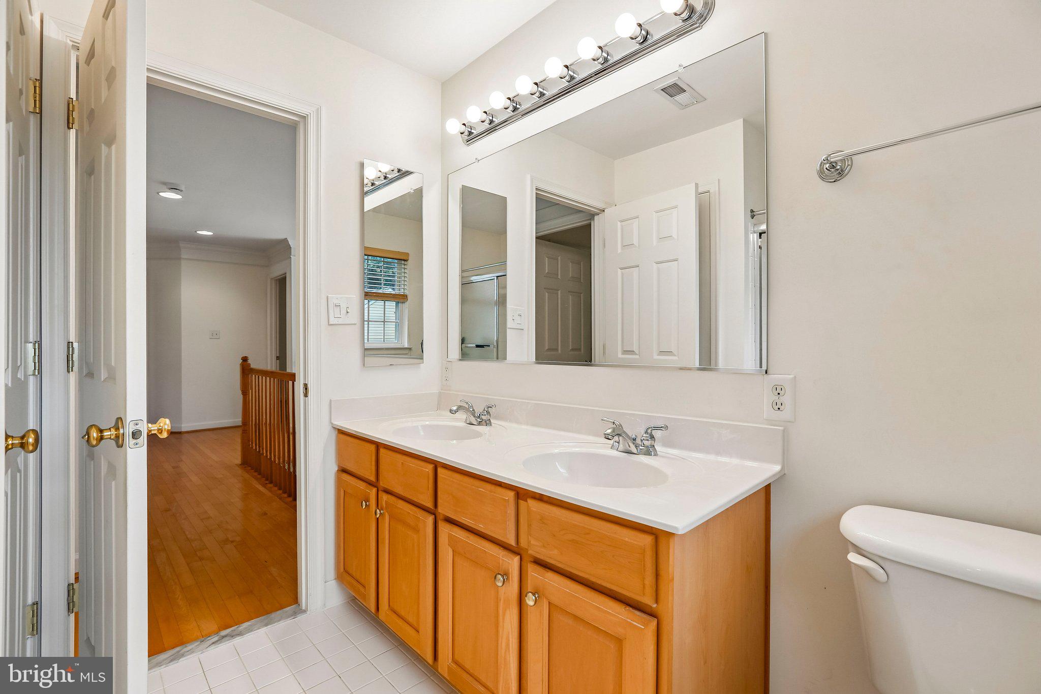 BRIARCLIFF MANOR - Residential