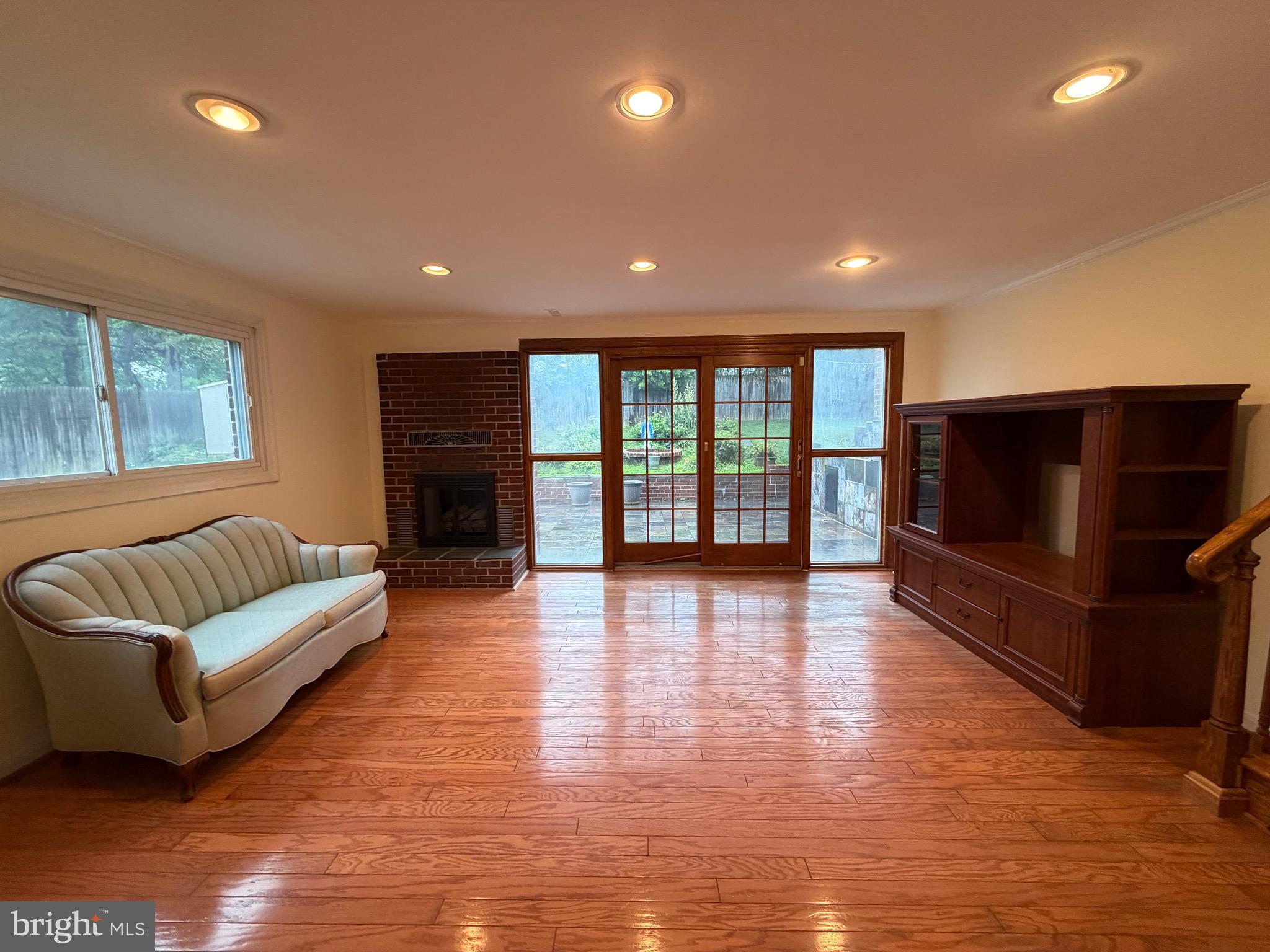 BURGUNDY FARM - Residential