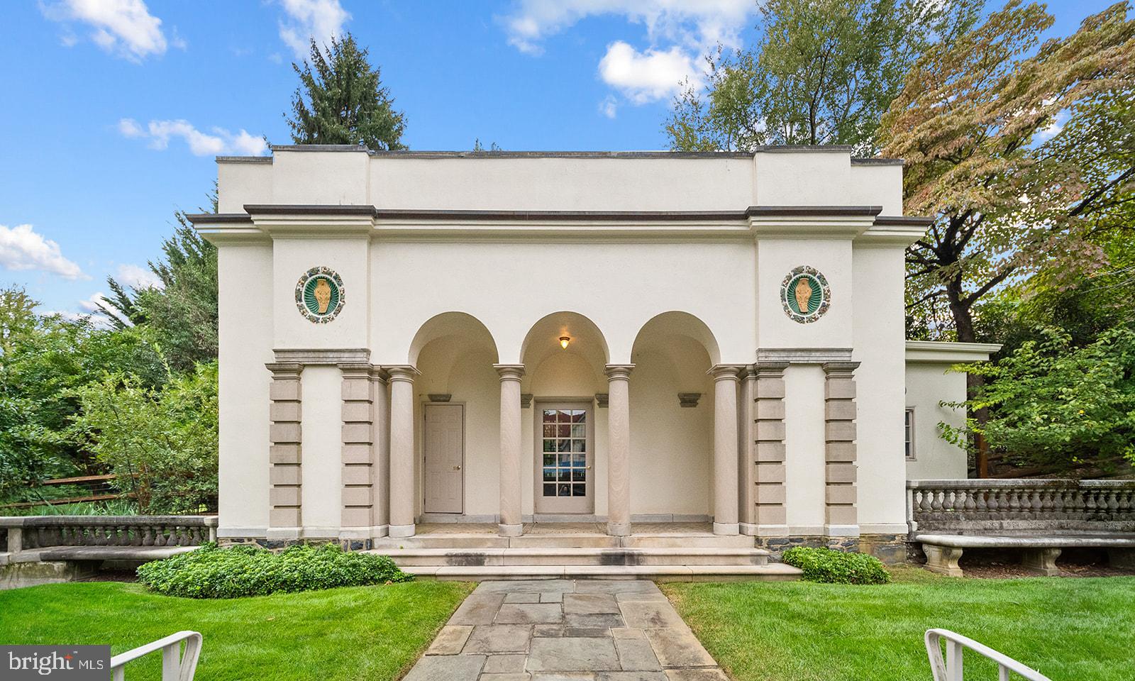 MEADOWBROOK - Residential