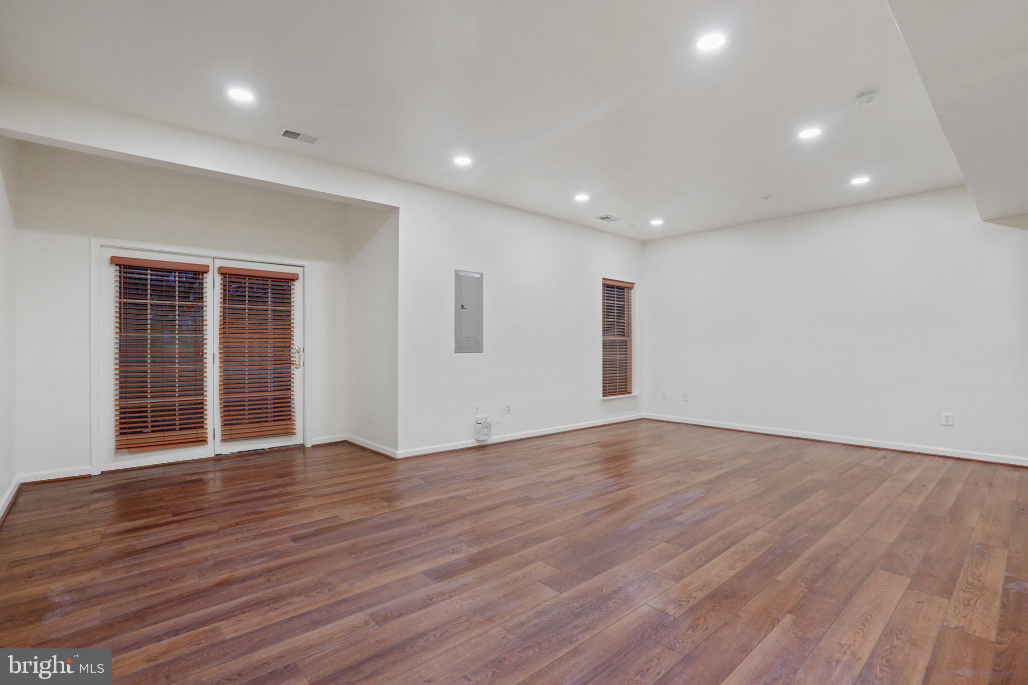 LOUDOUN VALLEY ESTATES - Residential Lease